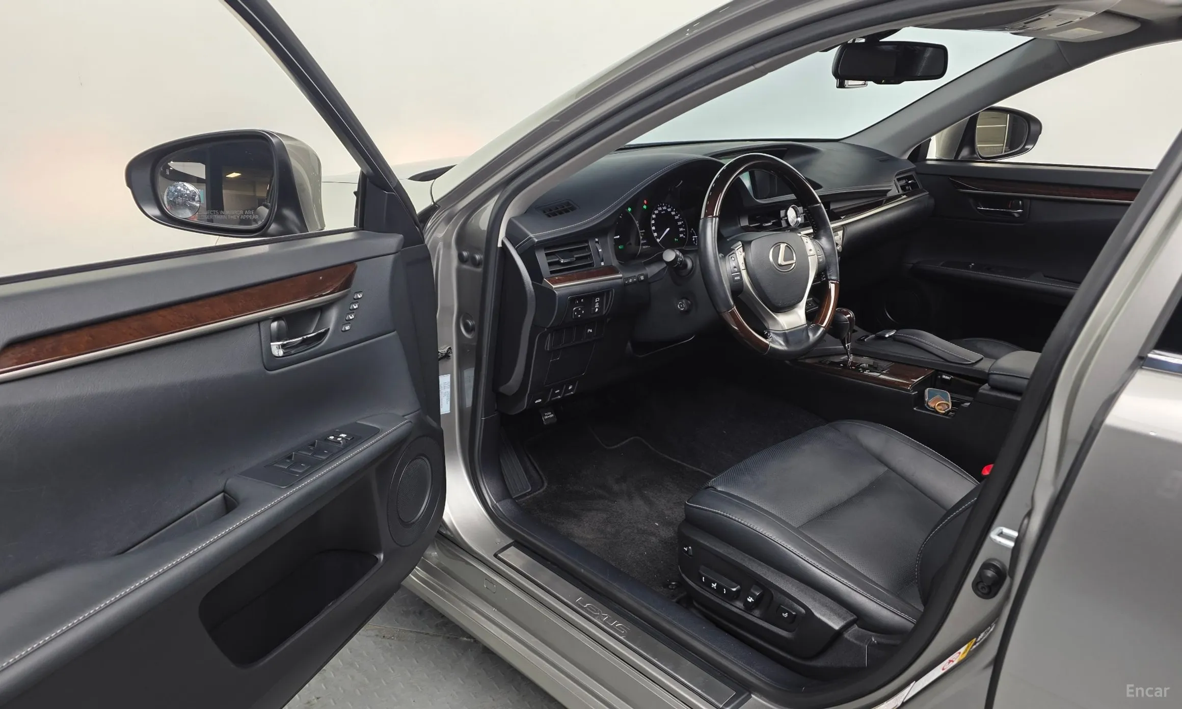 Lexus New ES300h превью 10