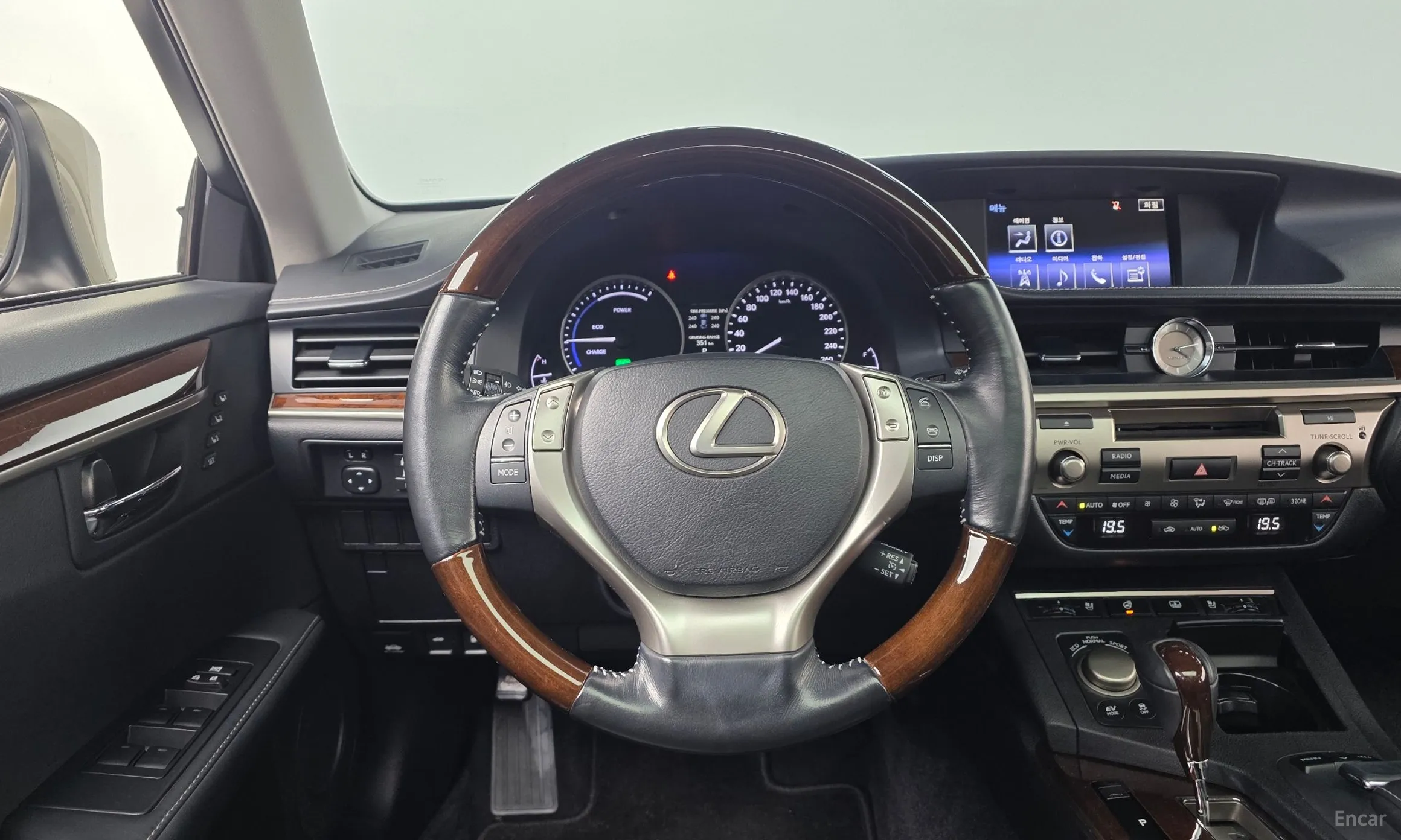Lexus New ES300h превью 13