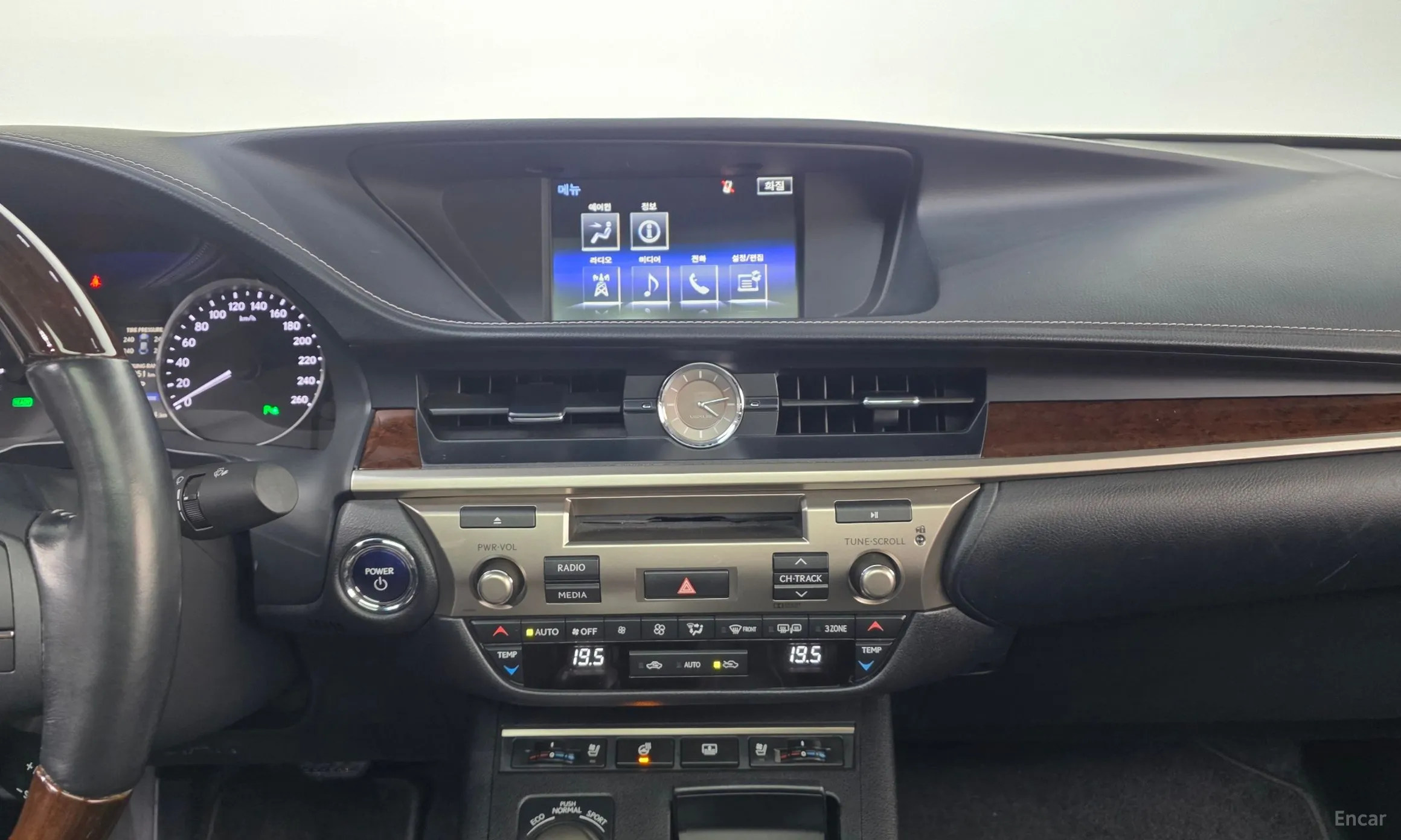 Lexus New ES300h превью 14