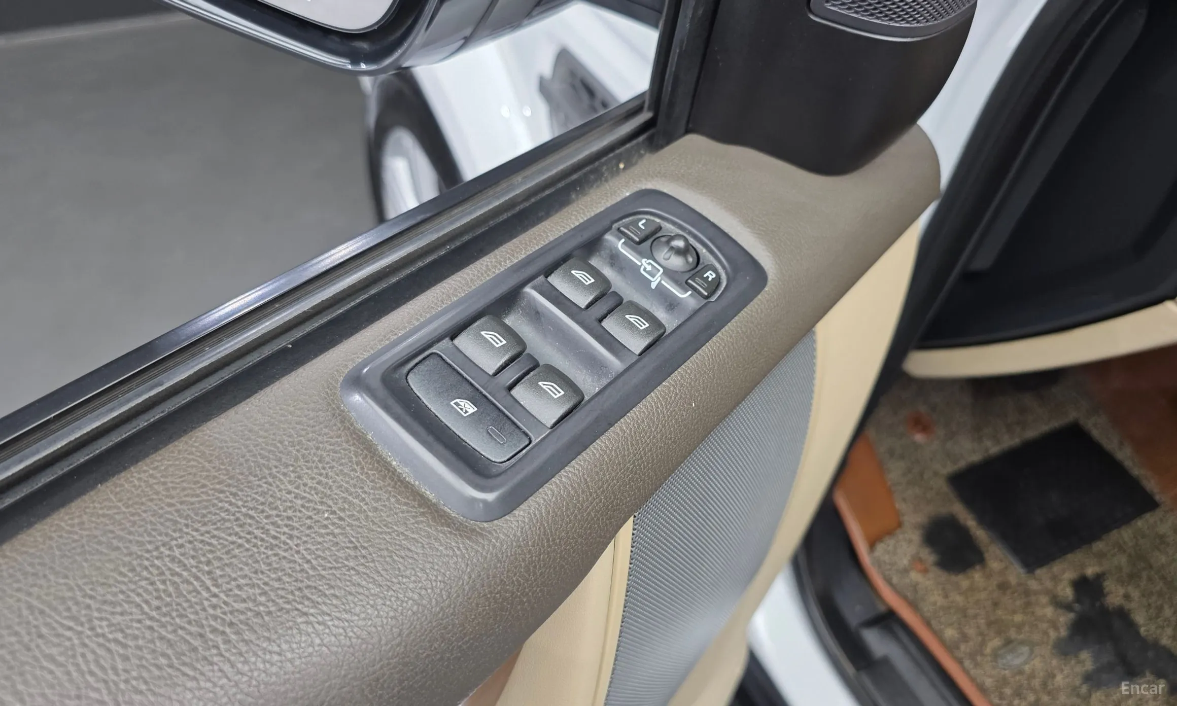 Land Rover Discovery 4 превью 14