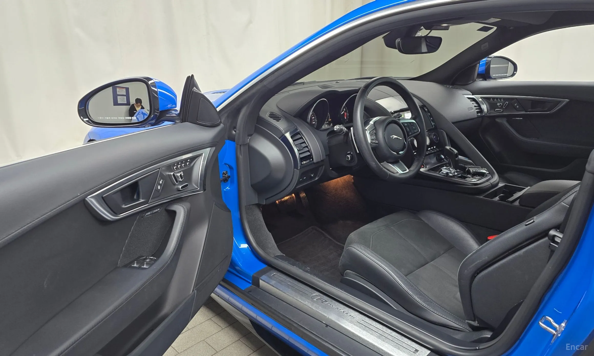 Jaguar F-TYPE превью 10