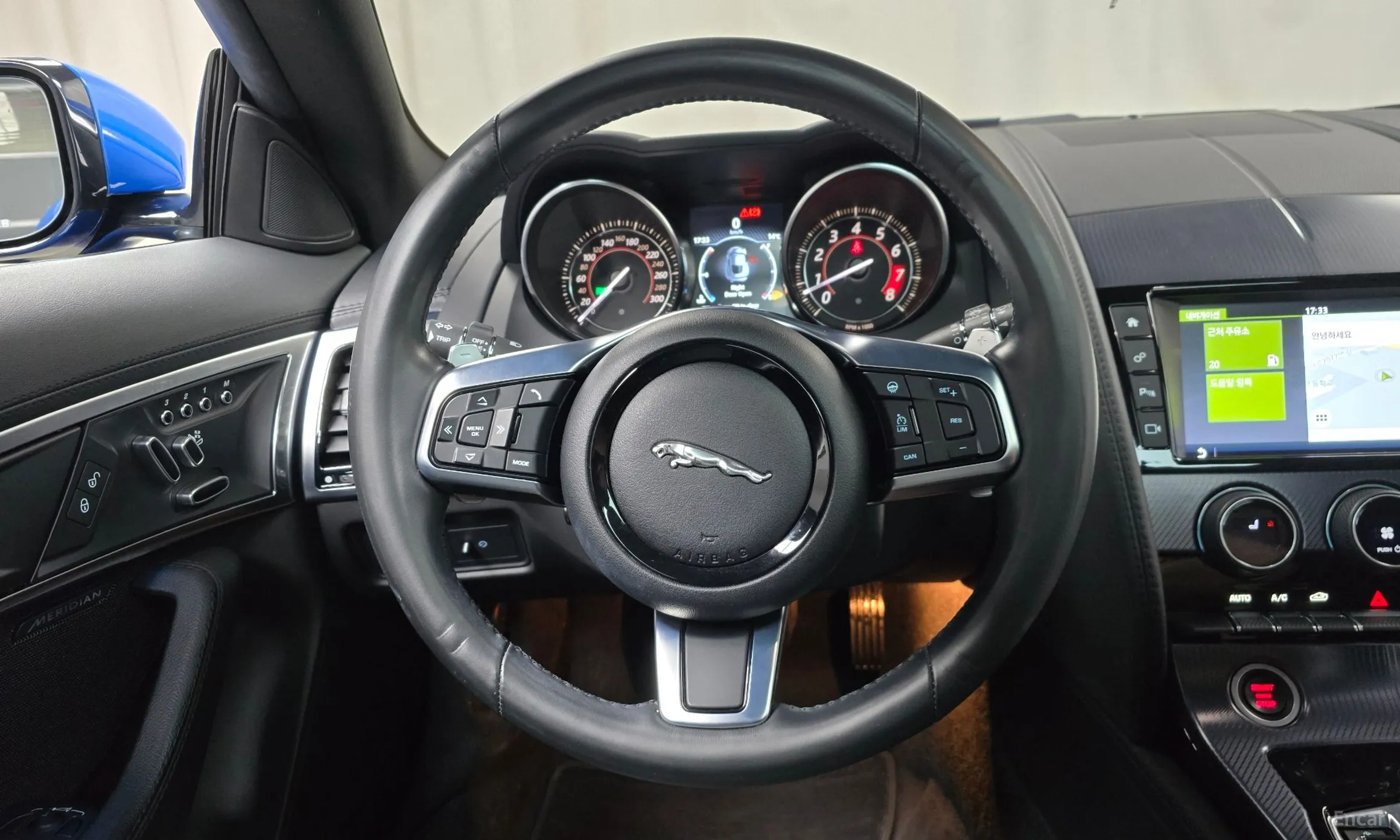 Jaguar F-TYPE превью 12