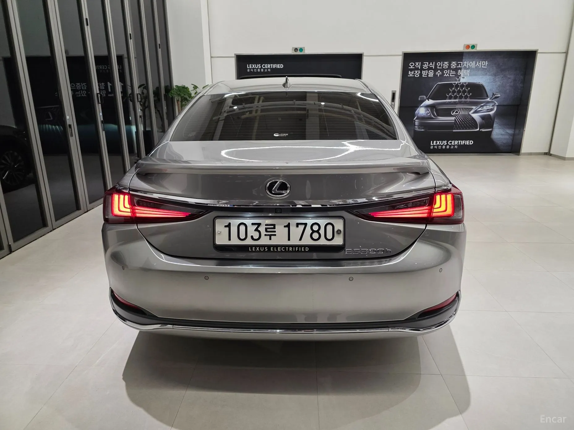 Lexus ES300h 7th Generation превью 4