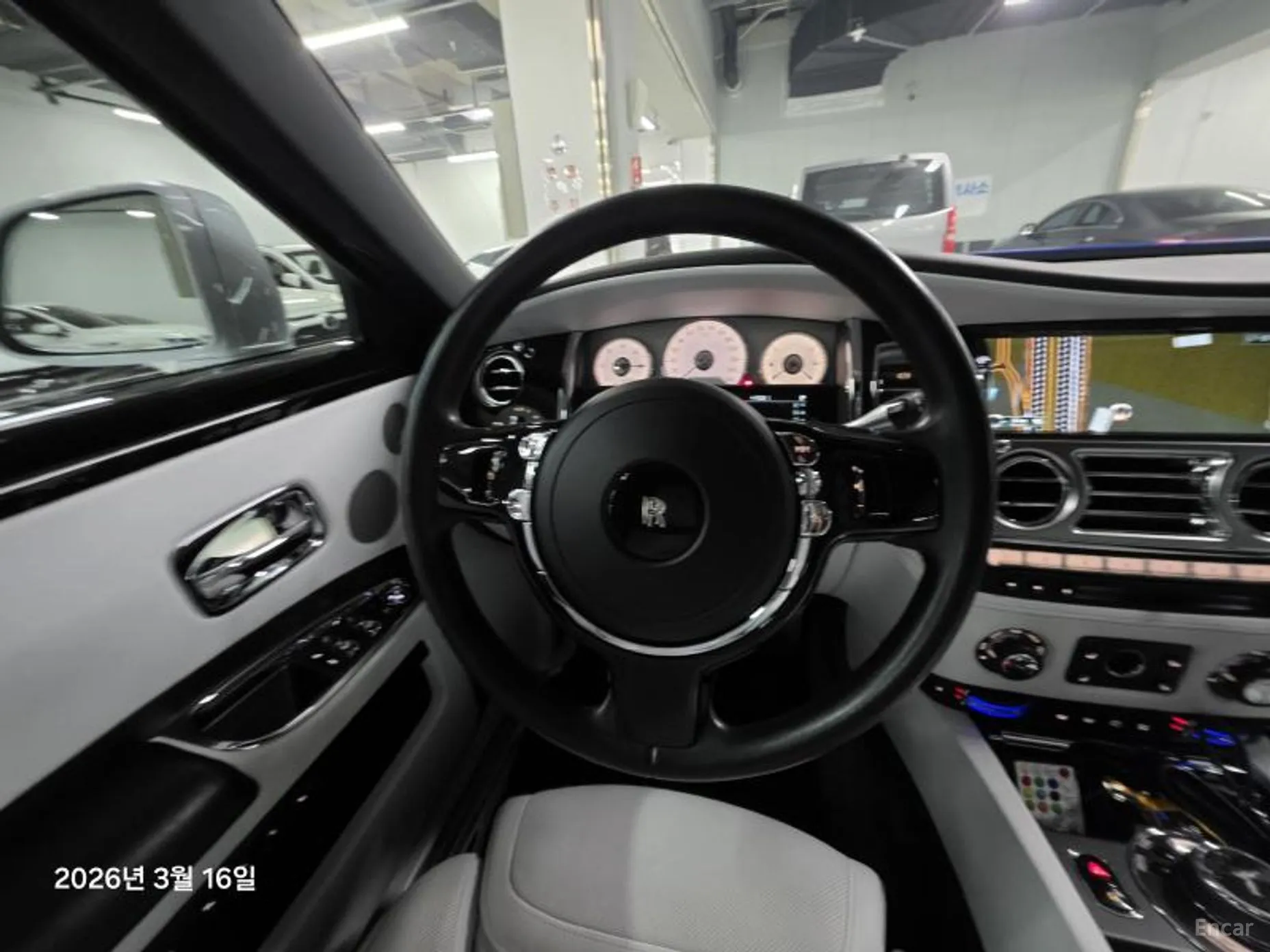 Rolls-Royce Ghost превью 12