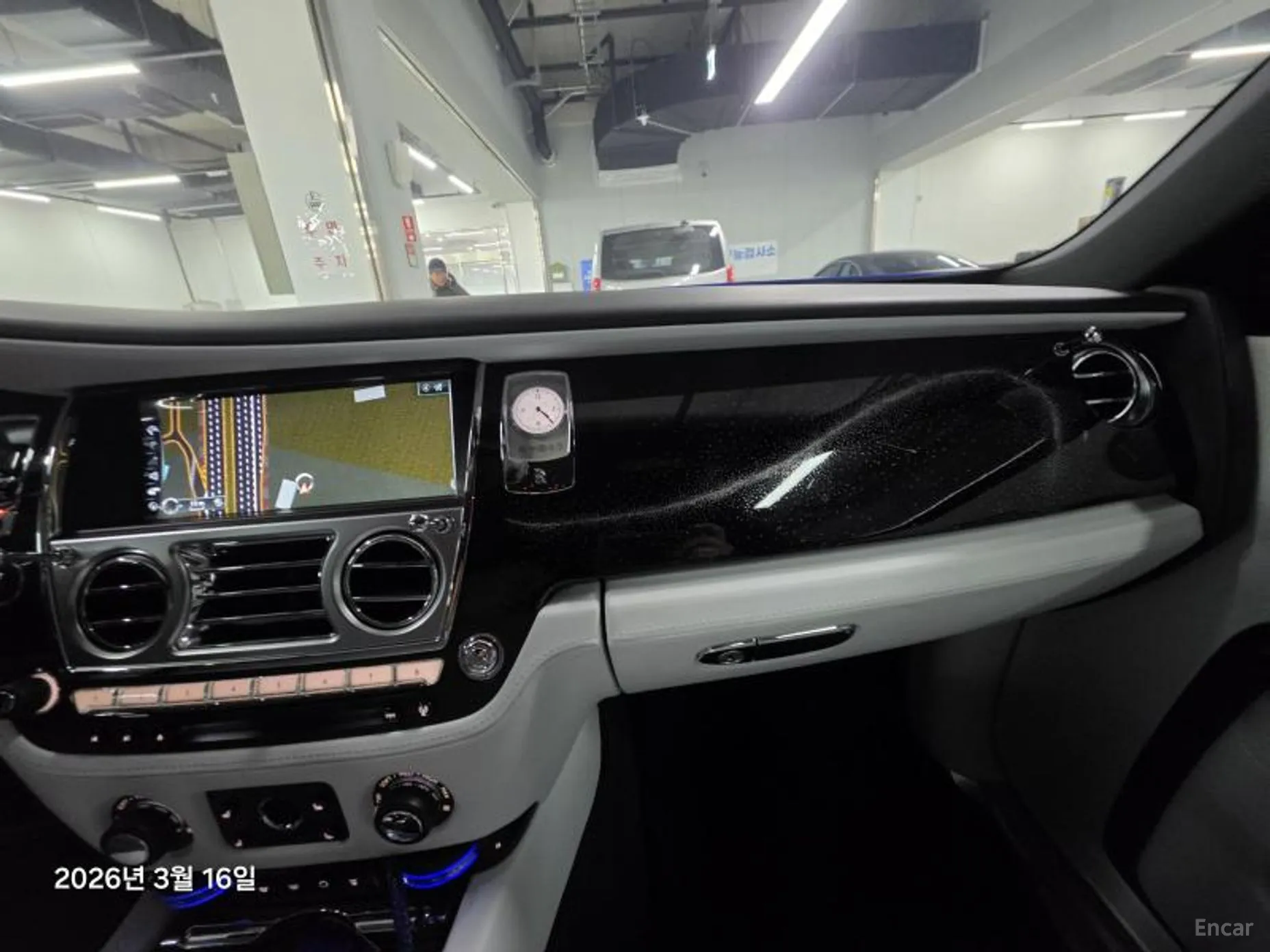 Rolls-Royce Ghost превью 15