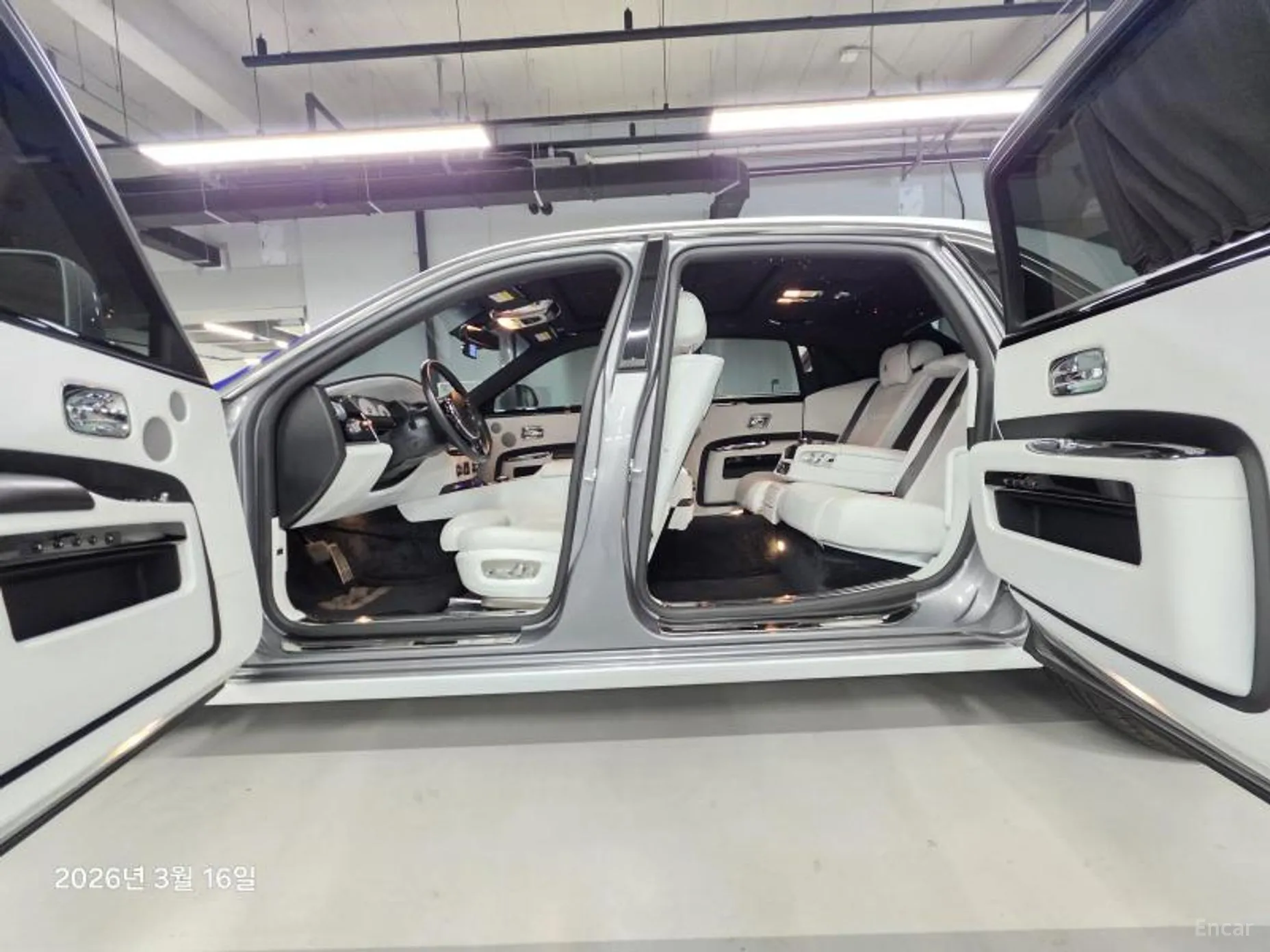 Rolls-Royce Ghost превью 5