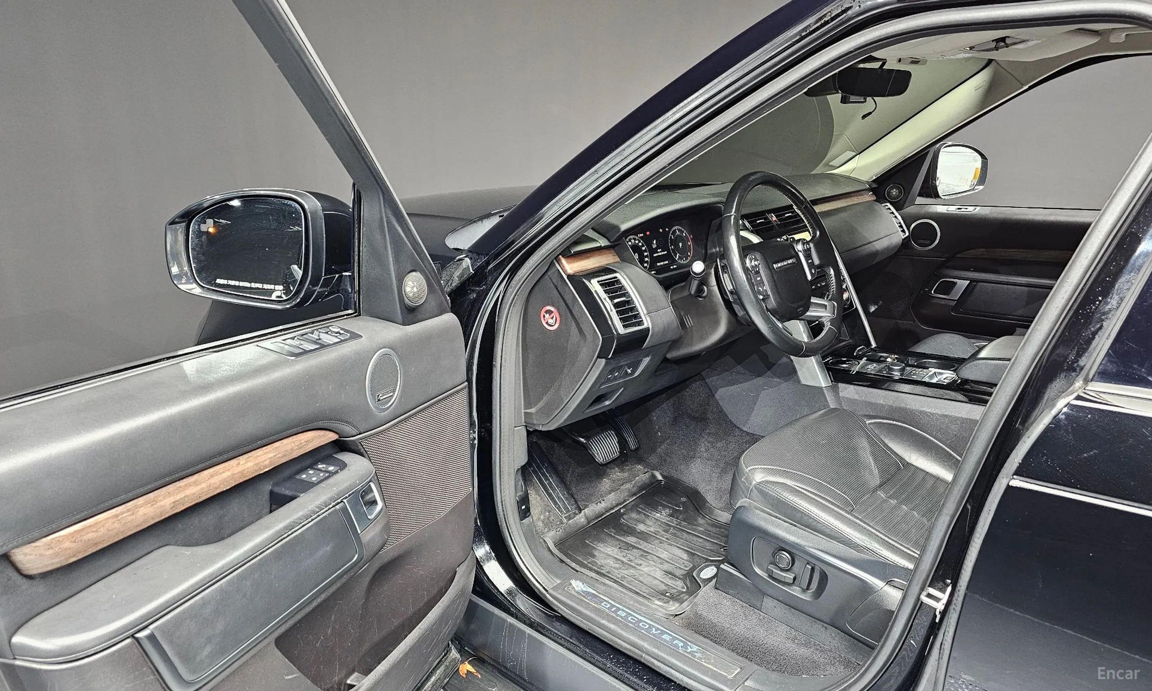 Land Rover Discovery 5 превью 10