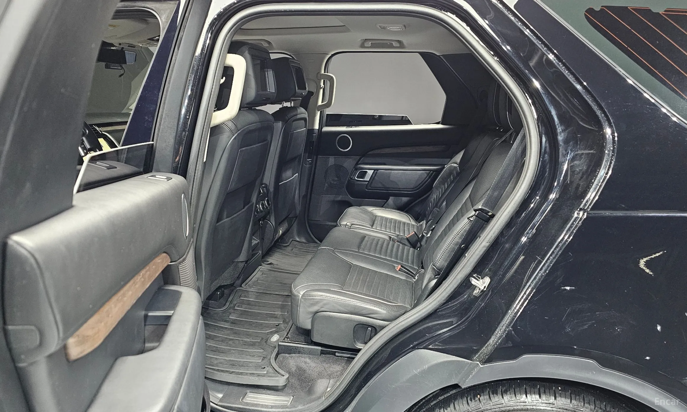 Land Rover Discovery 5 превью 11