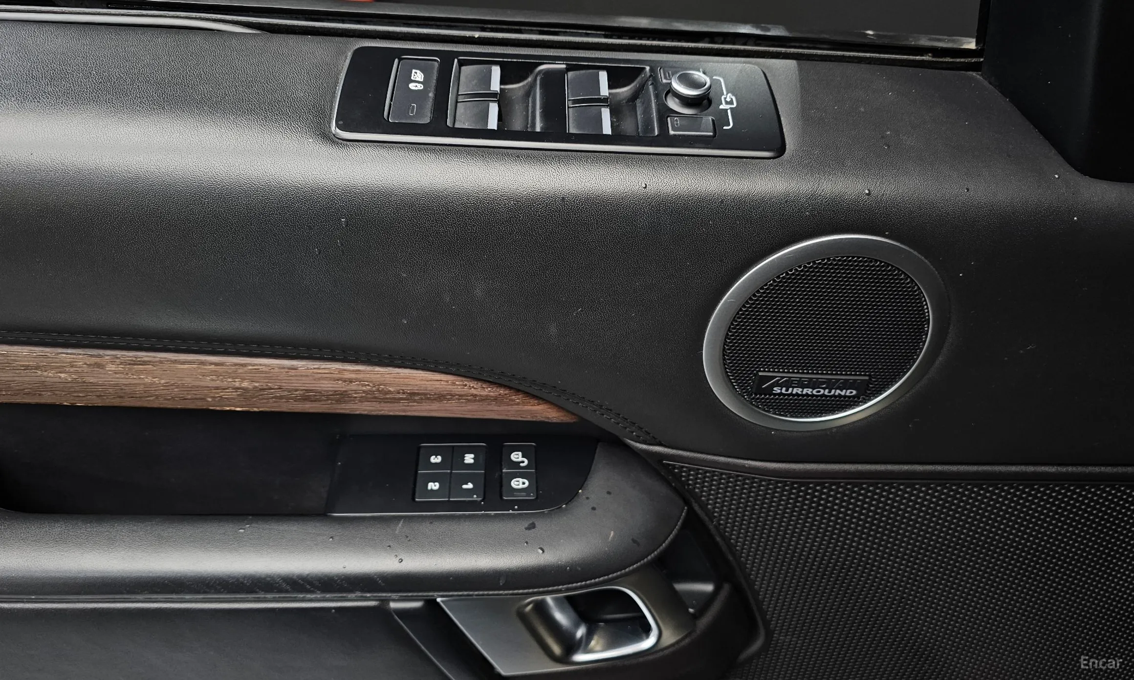 Land Rover Discovery 5 превью 12