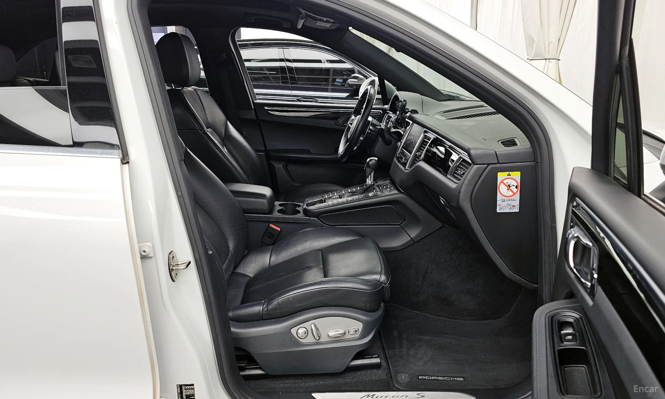 Porsche Macan превью 12