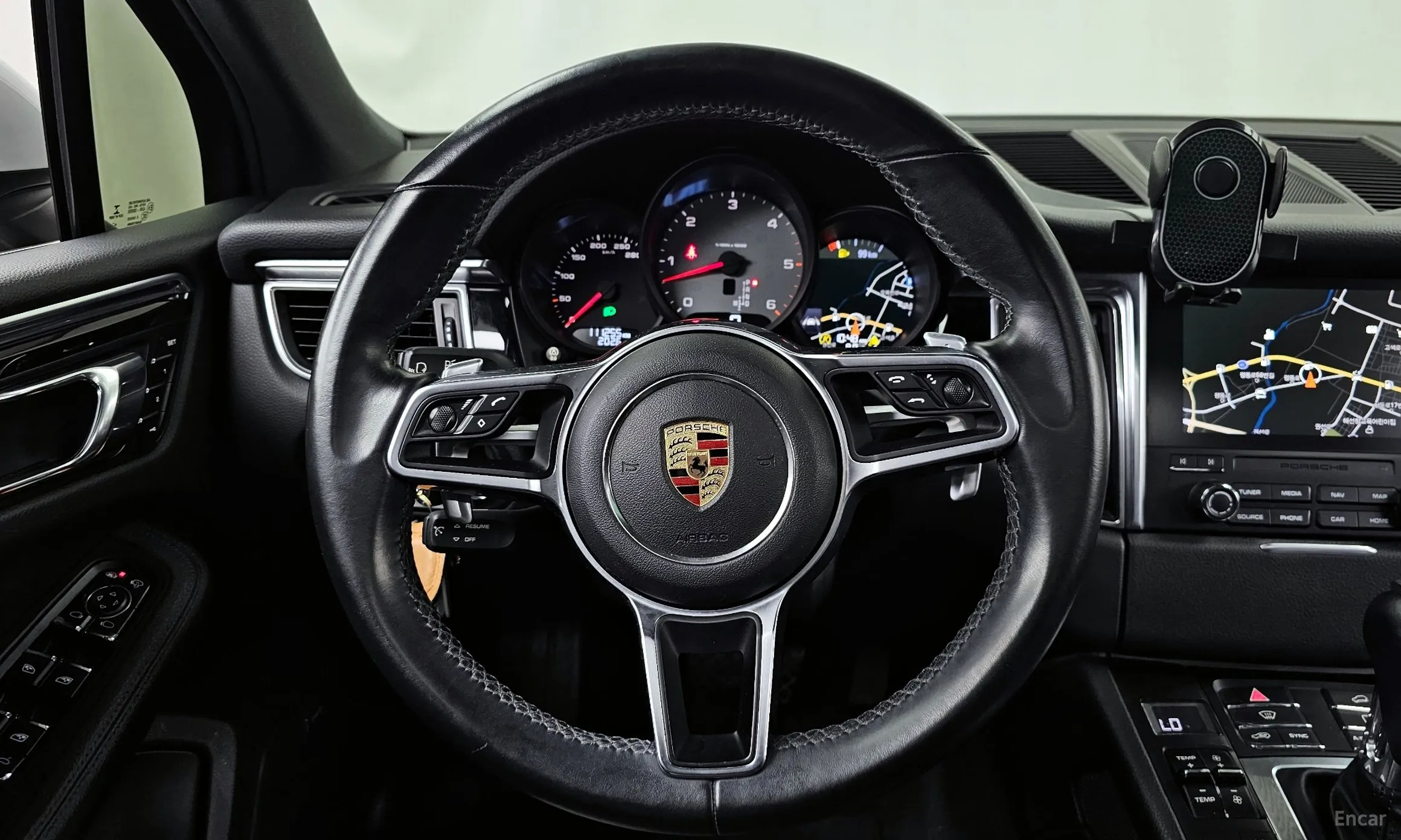 Porsche Macan превью 13