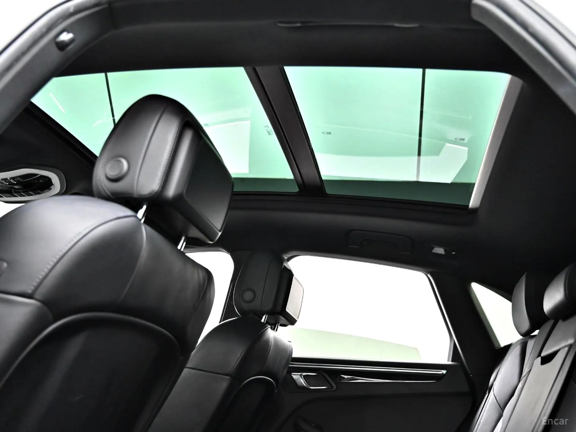 Porsche Macan превью 18