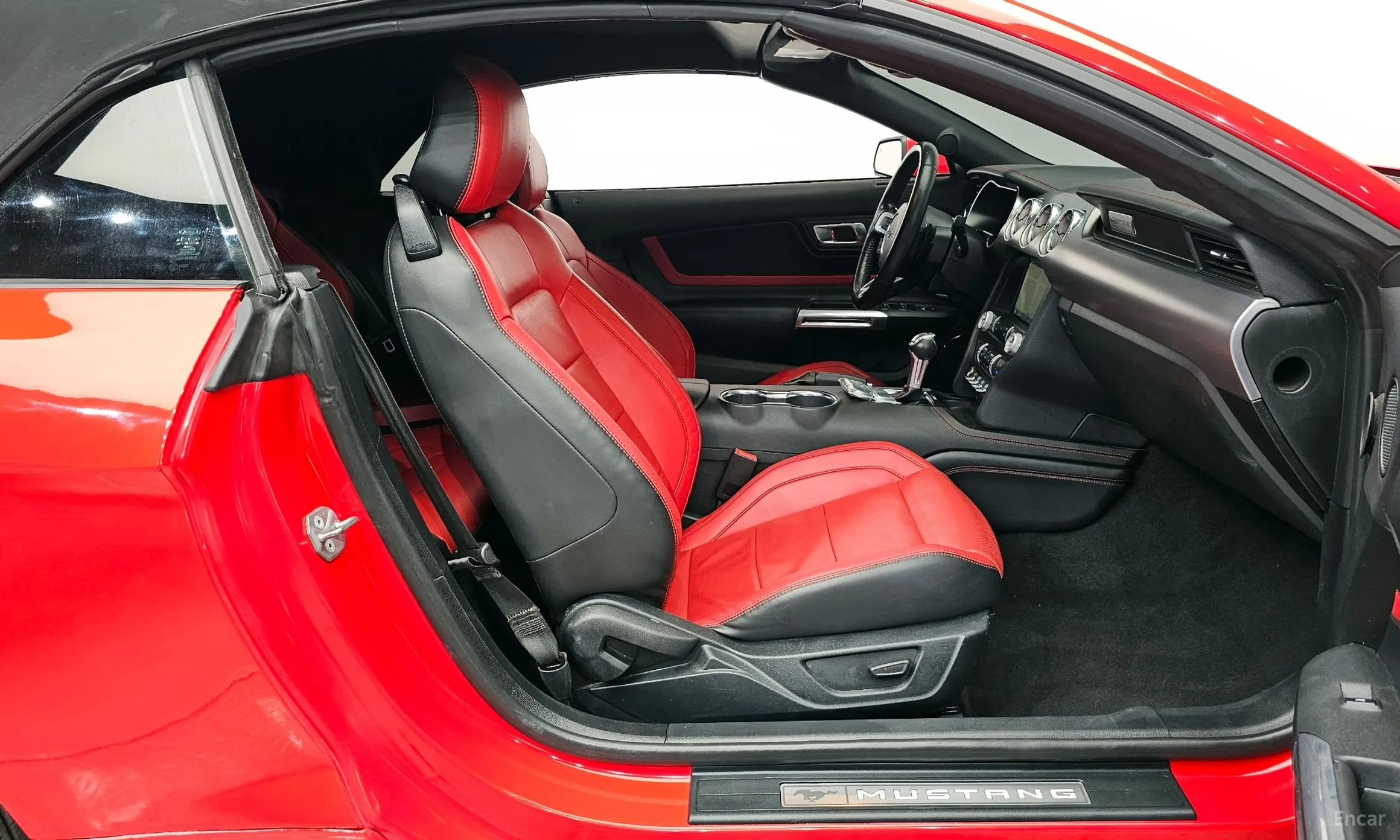 Ford Mustang превью 10
