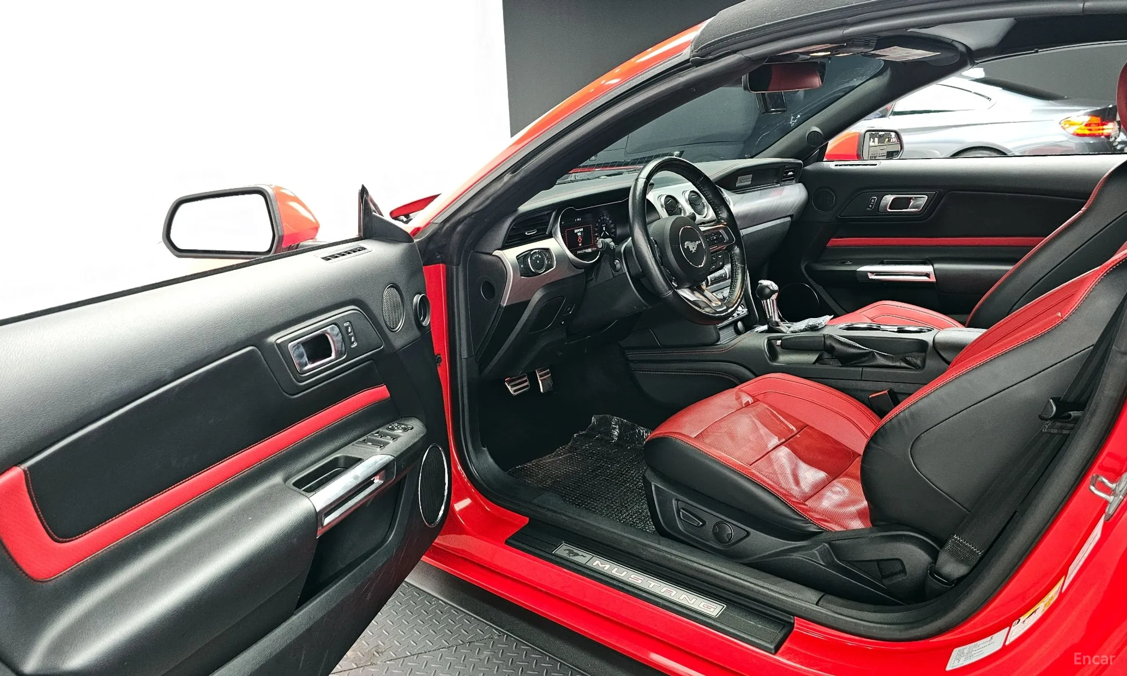 Ford Mustang превью 11