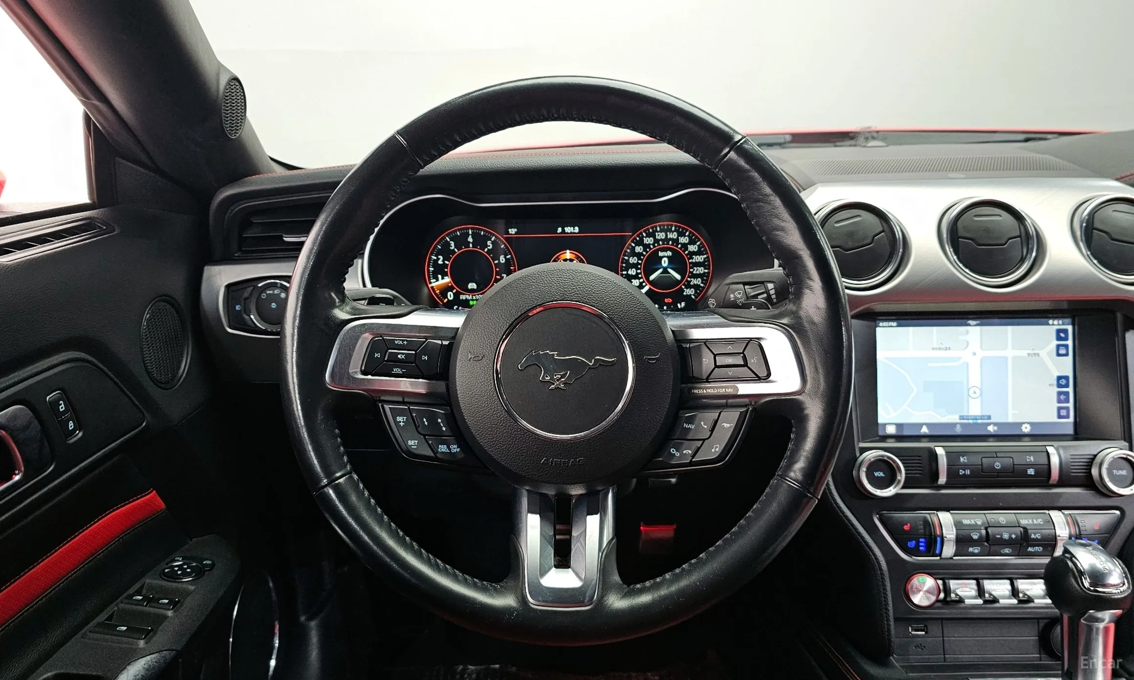 Ford Mustang превью 13