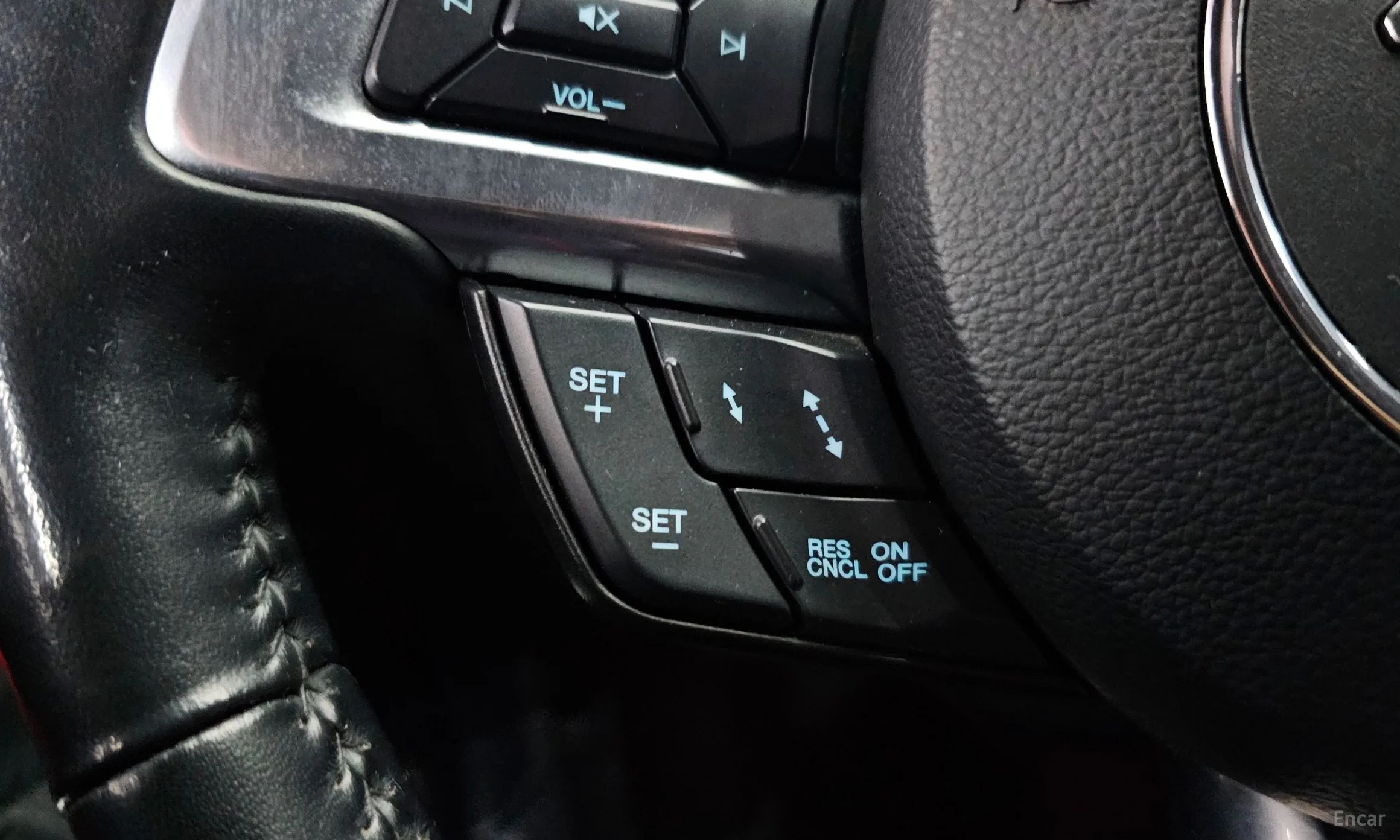 Ford Mustang превью 16