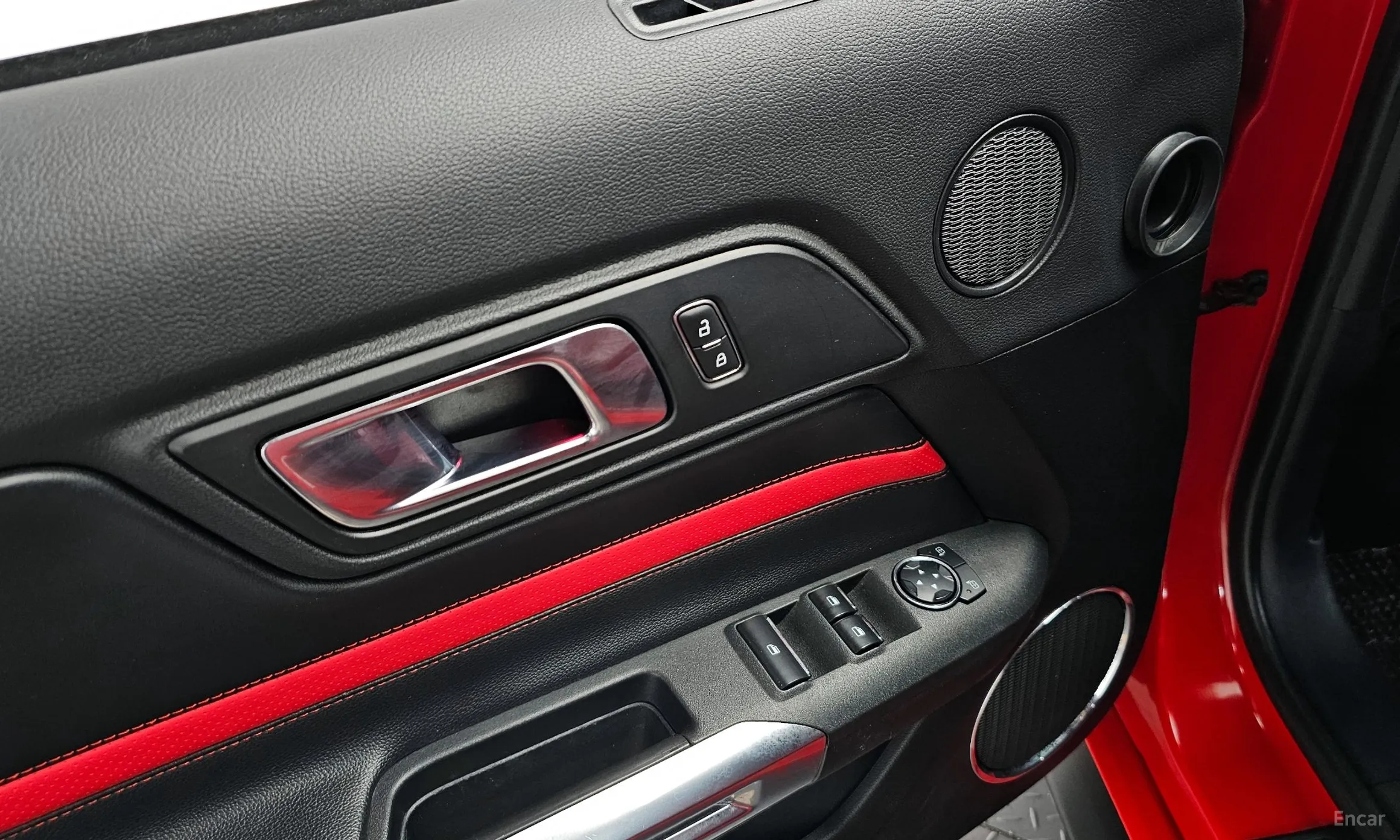 Ford Mustang превью 17