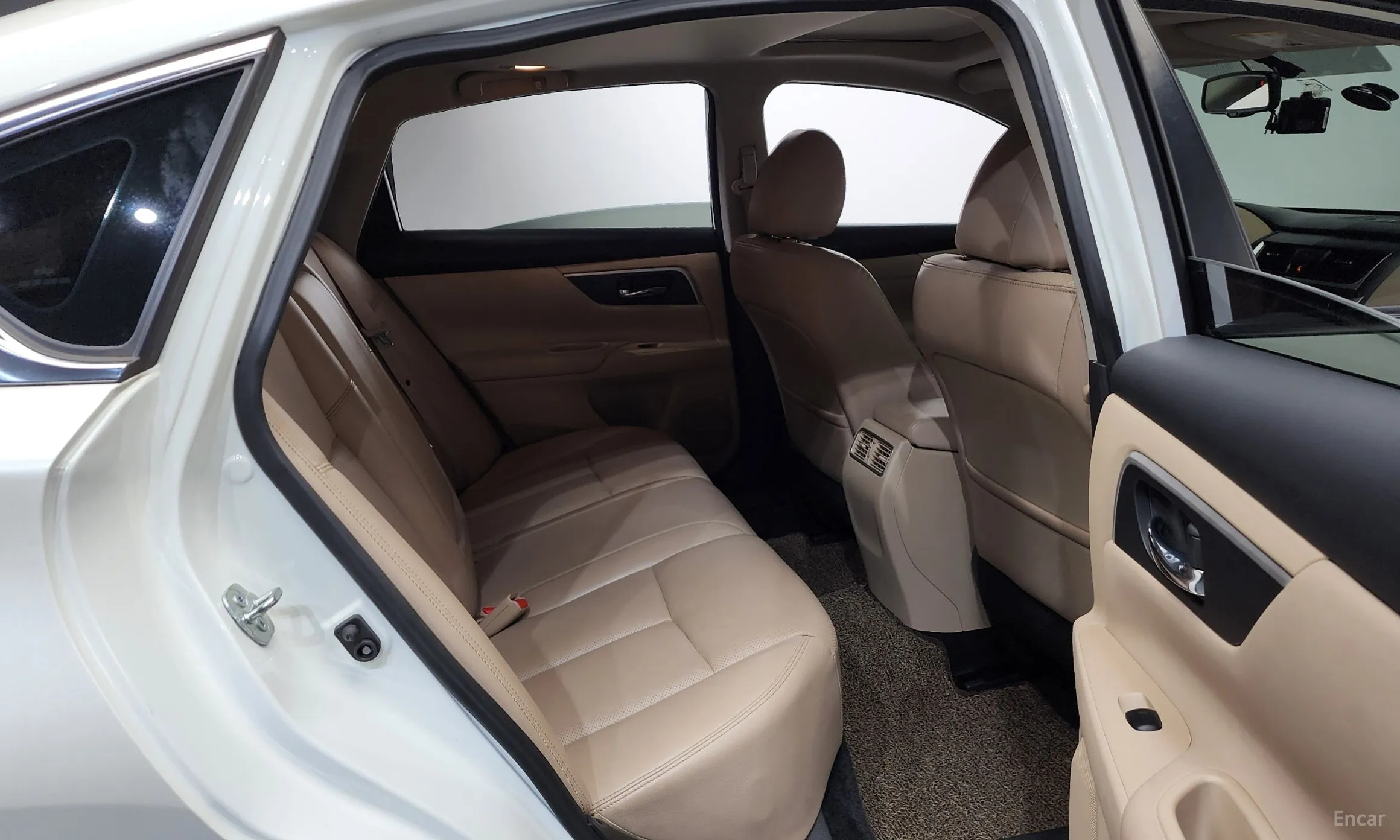 Nissan Altima превью 12