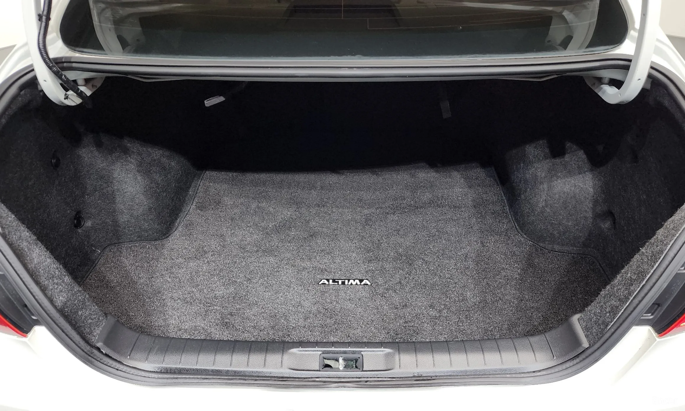 Nissan Altima превью 20
