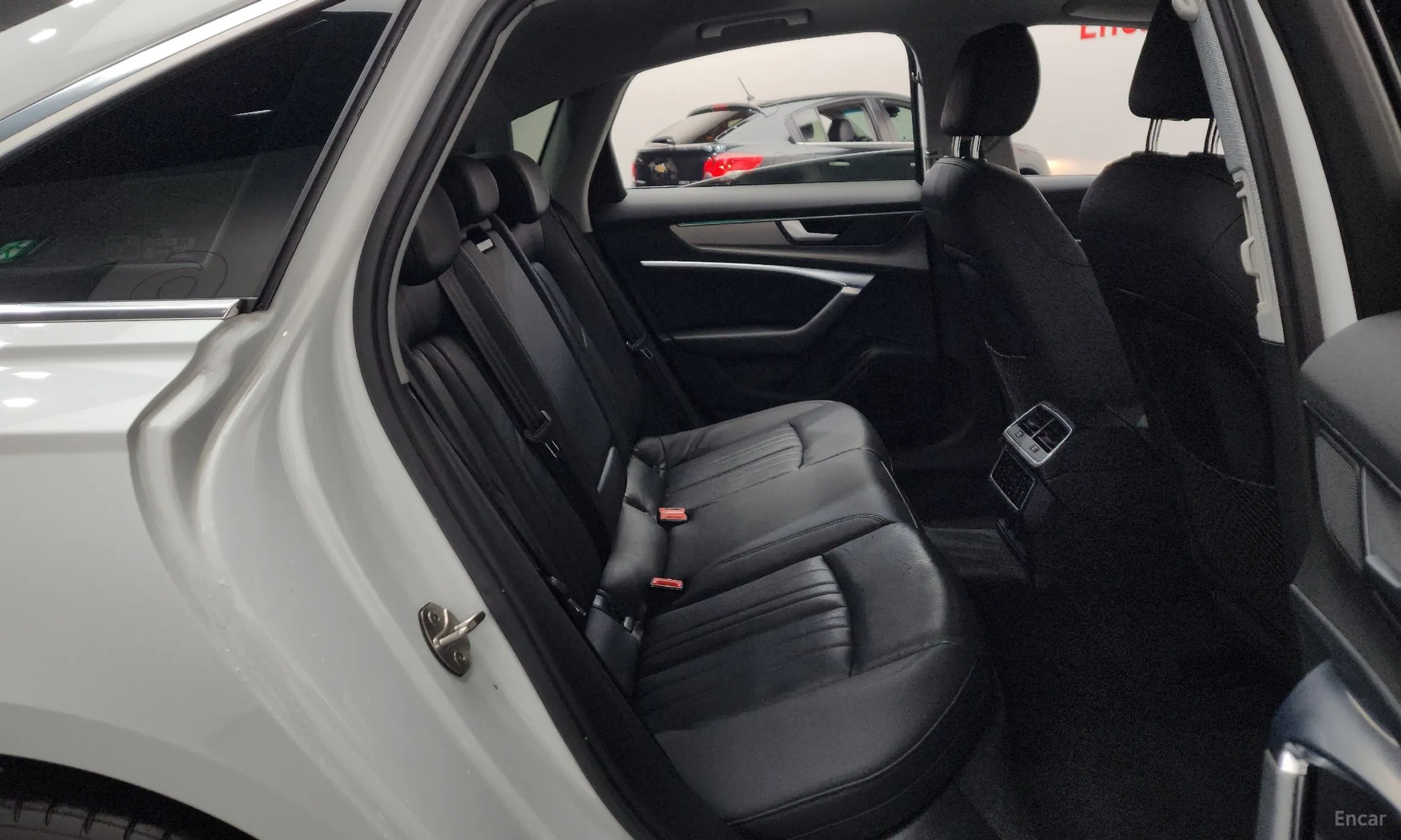 Audi A6 (C8) превью 12