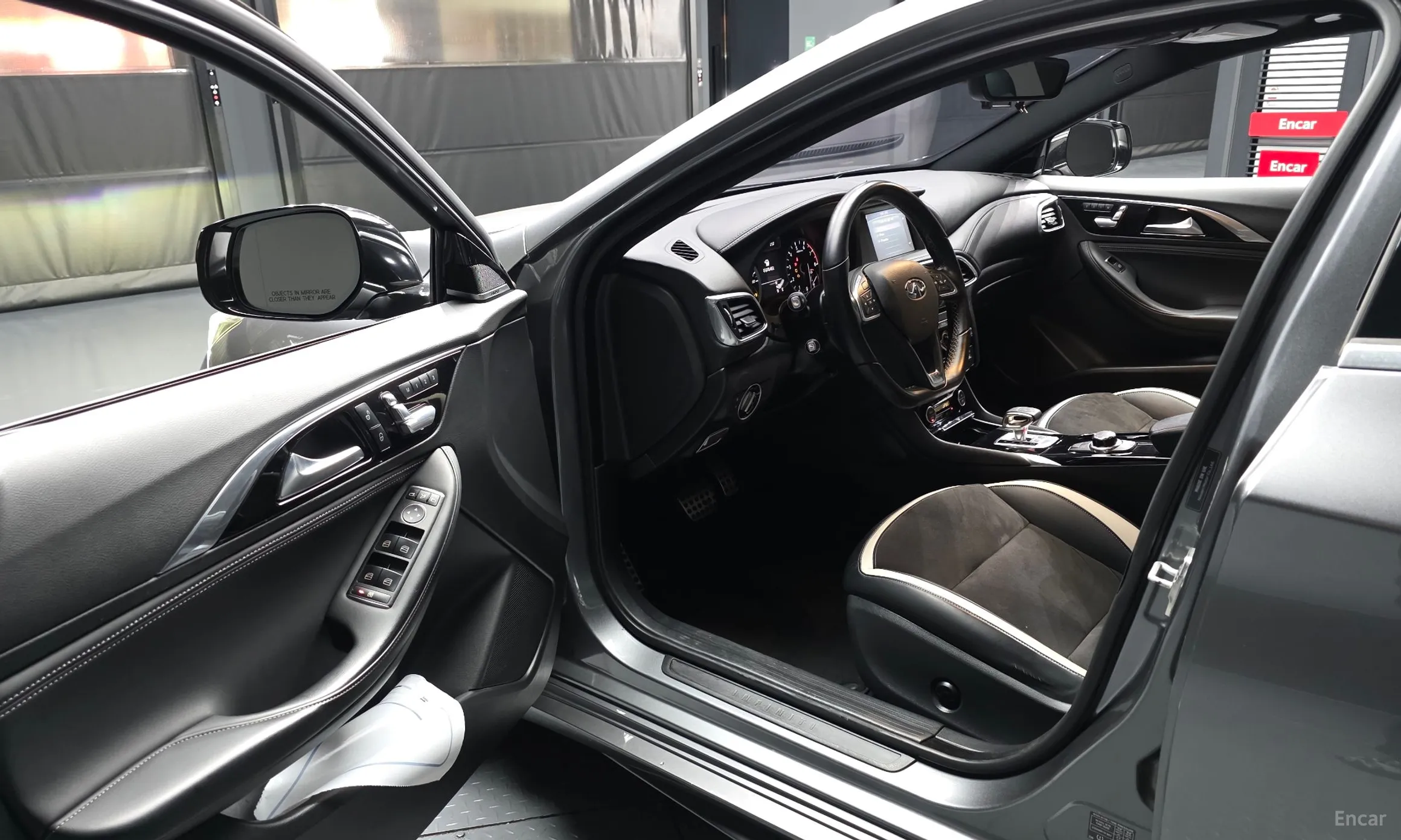 Infiniti Q30 превью 10