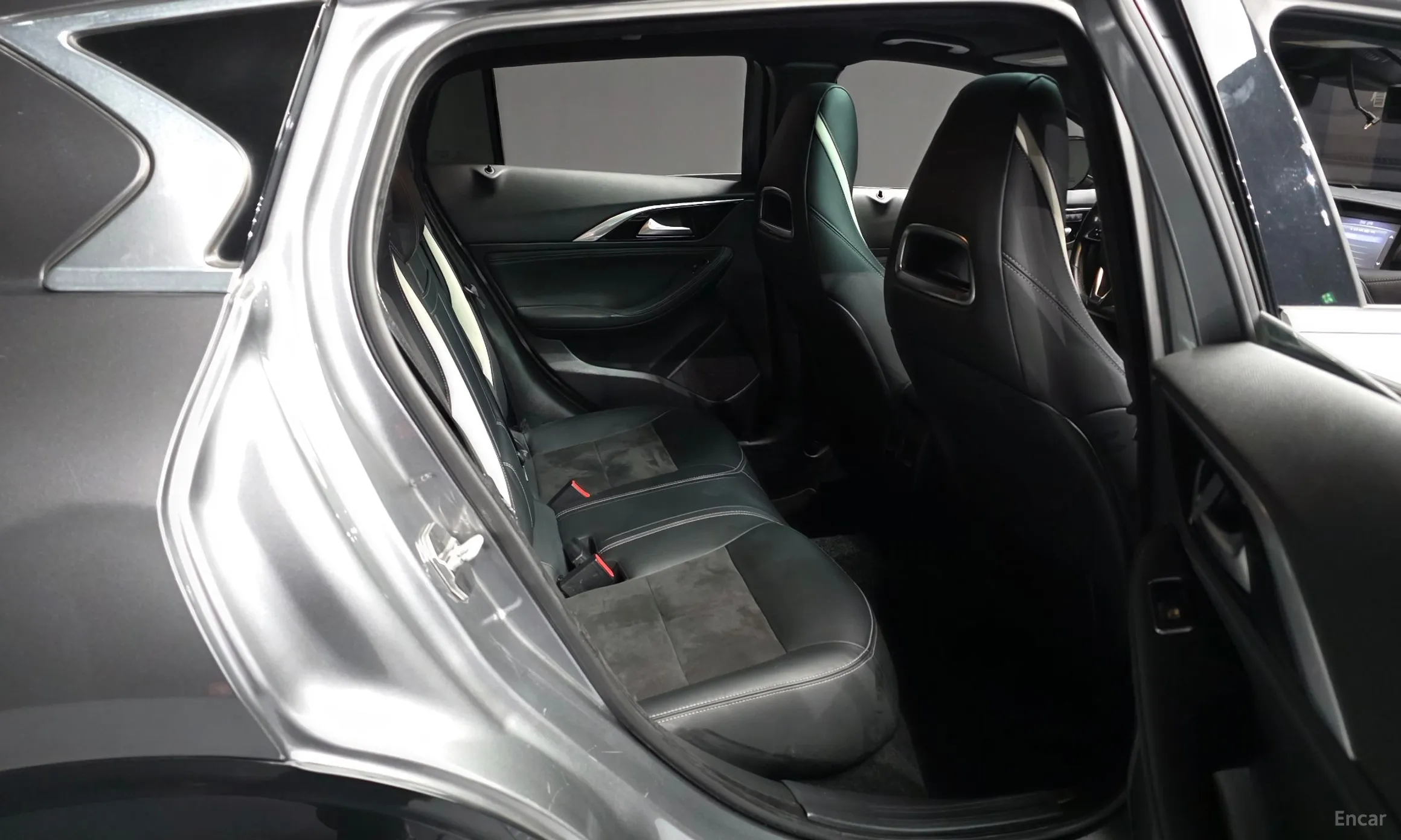 Infiniti Q30 превью 12