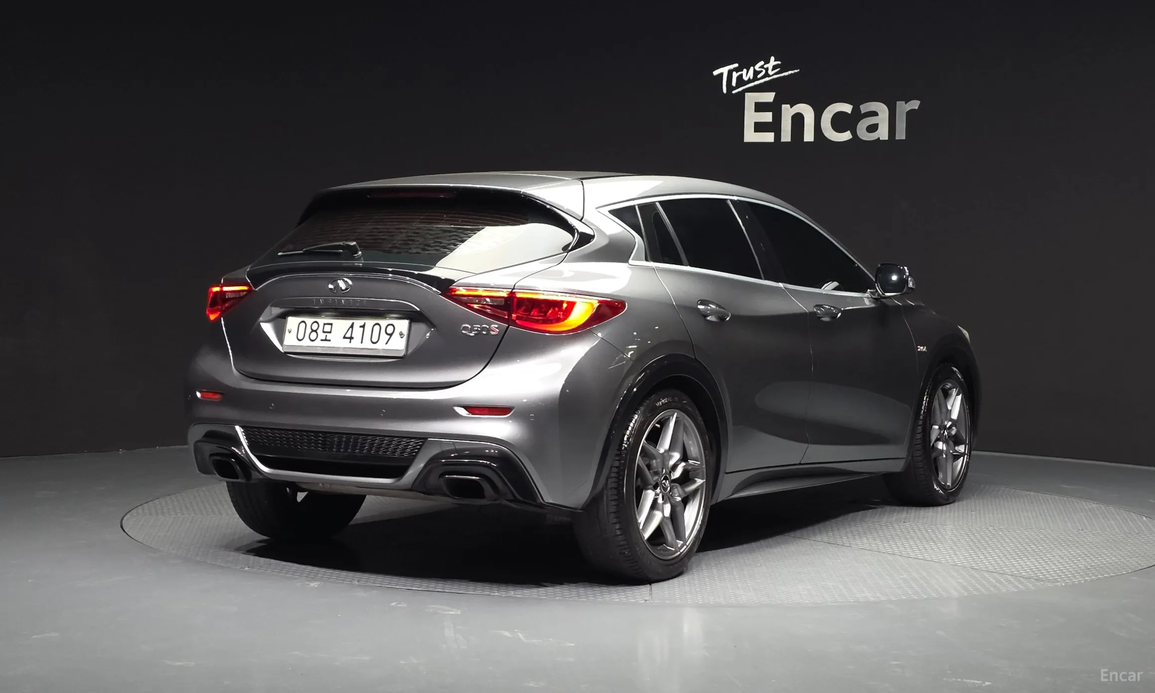 Infiniti Q30