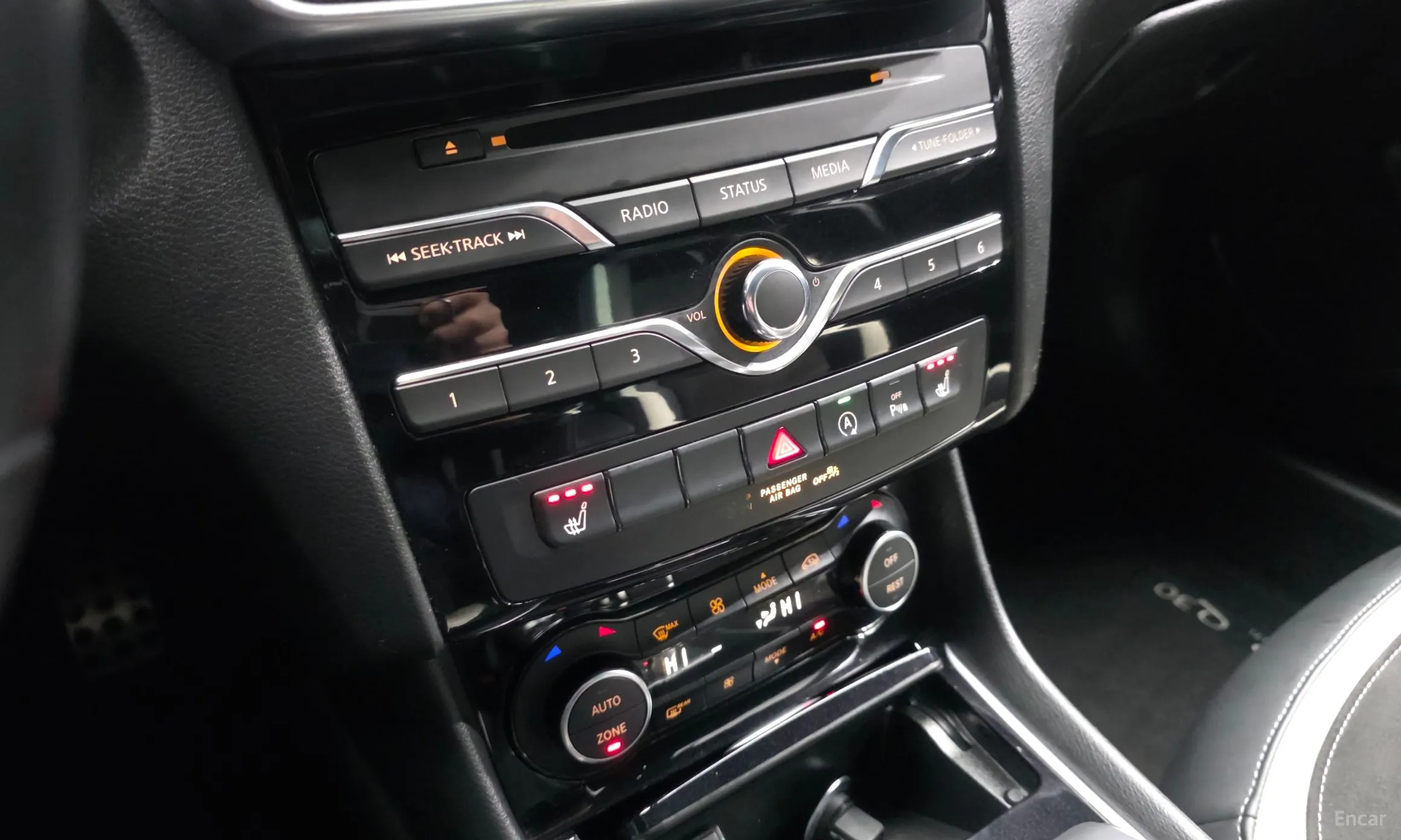 Infiniti Q30 превью 16
