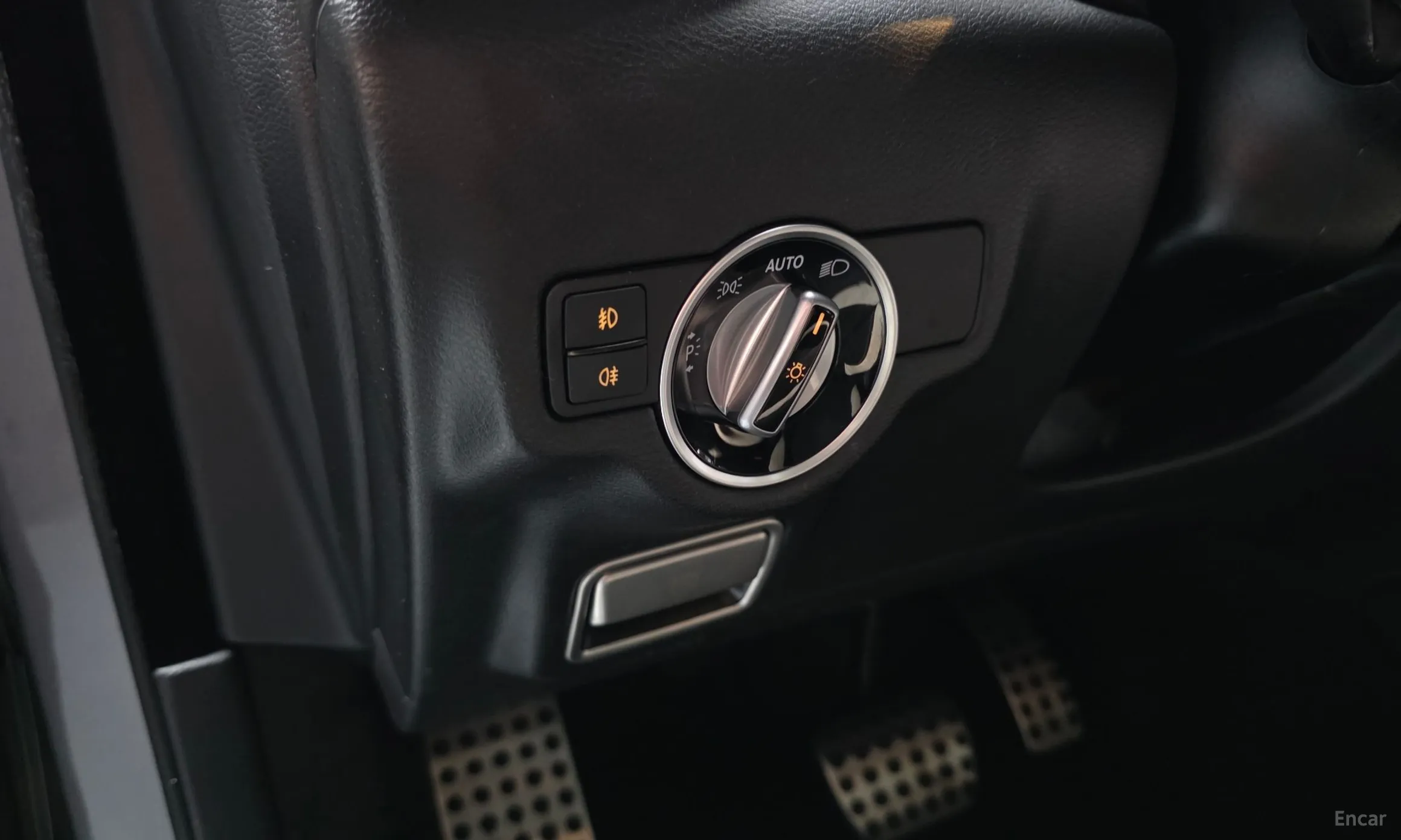 Infiniti Q30 превью 17