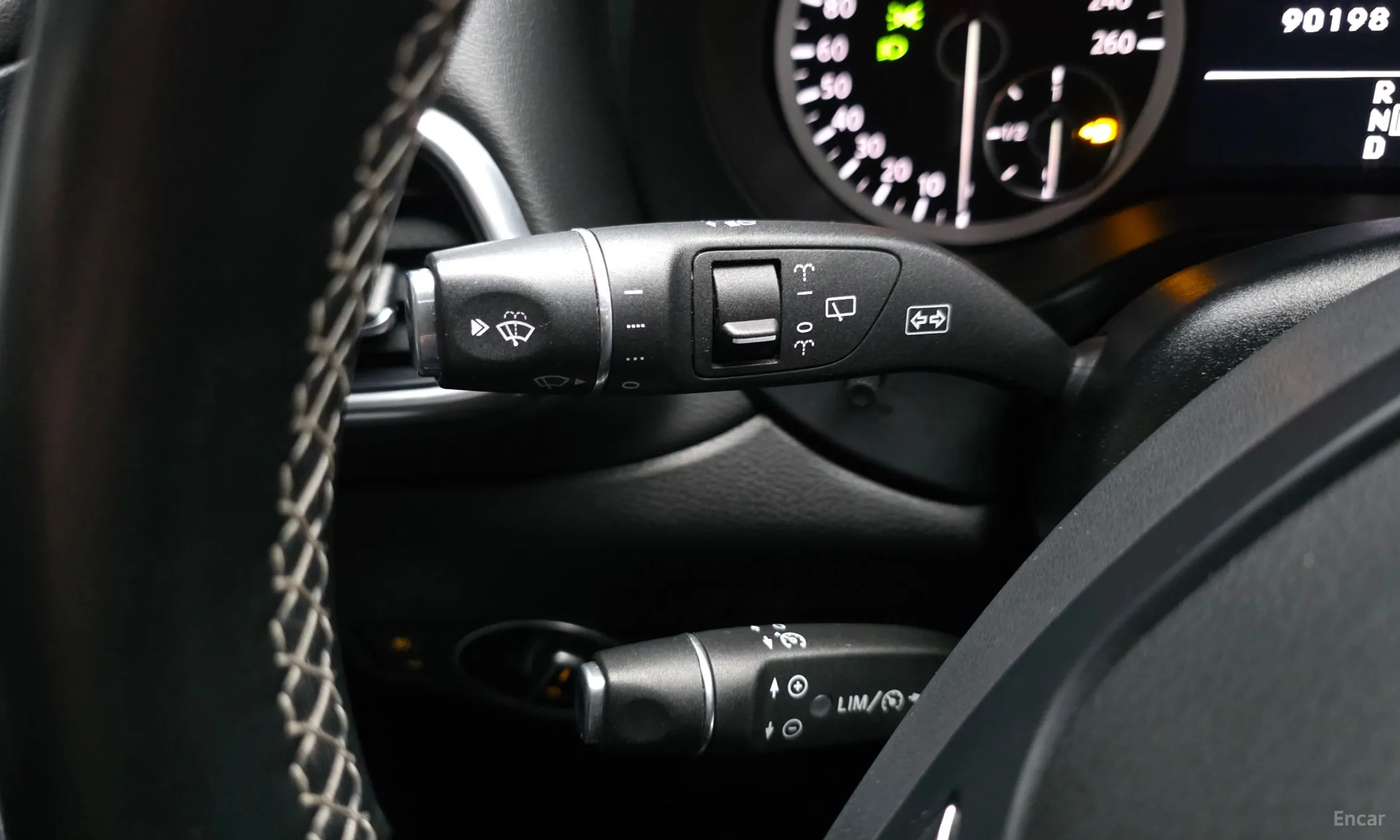 Infiniti Q30 превью 18