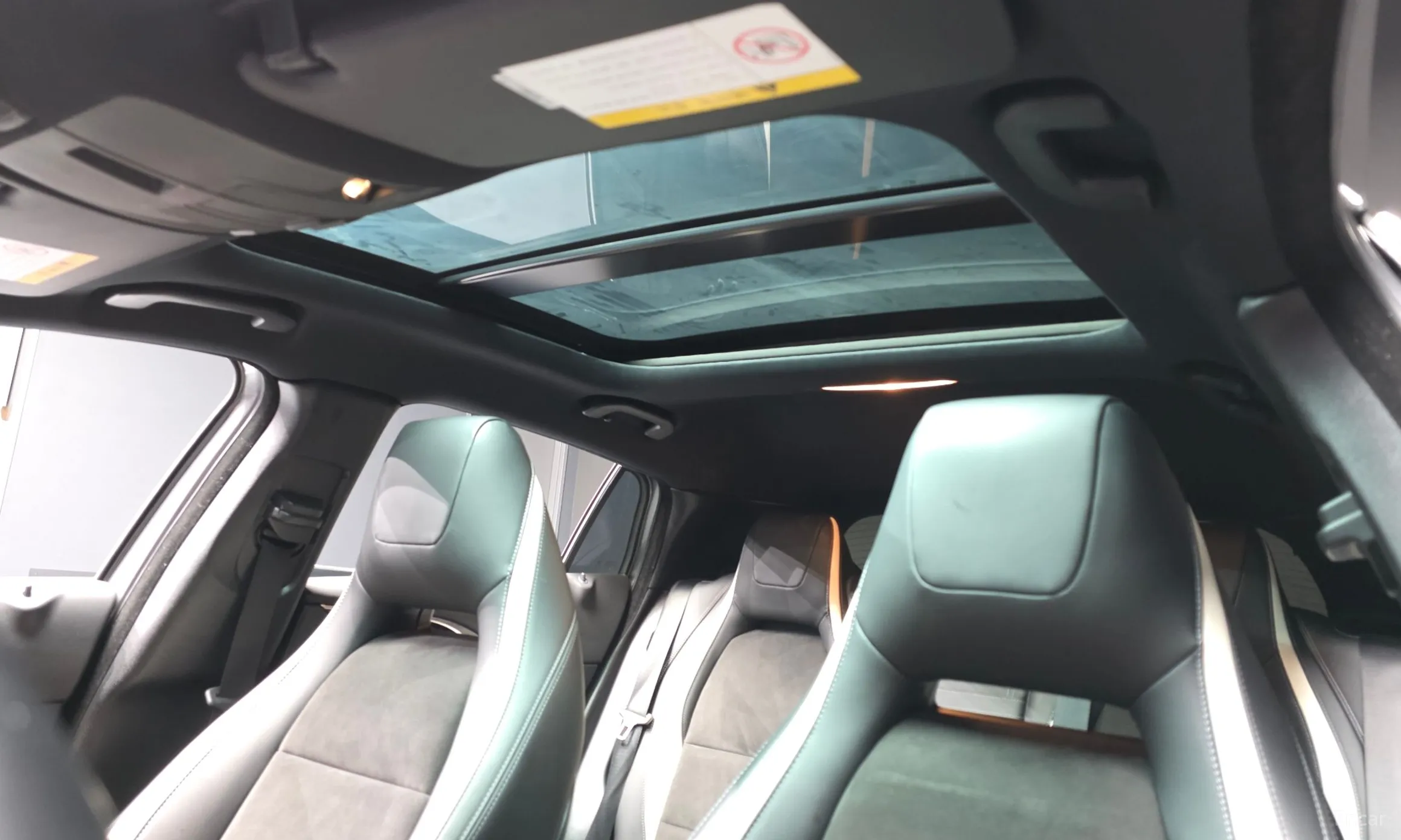 Infiniti Q30 превью 19