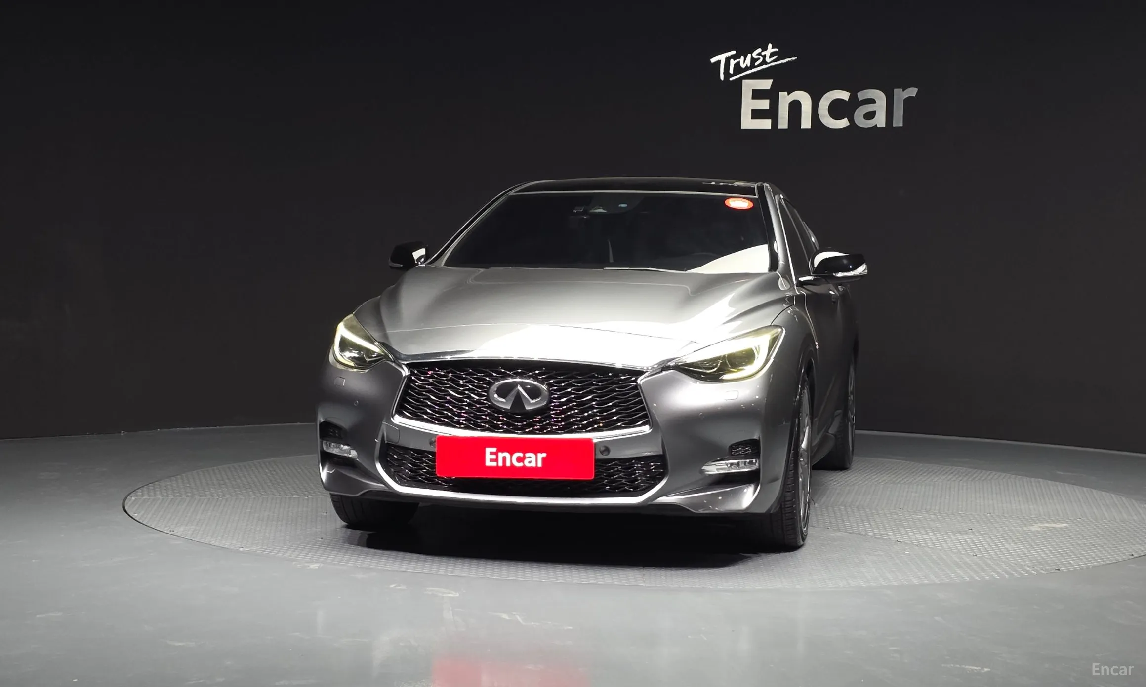 Infiniti Q30 превью 3