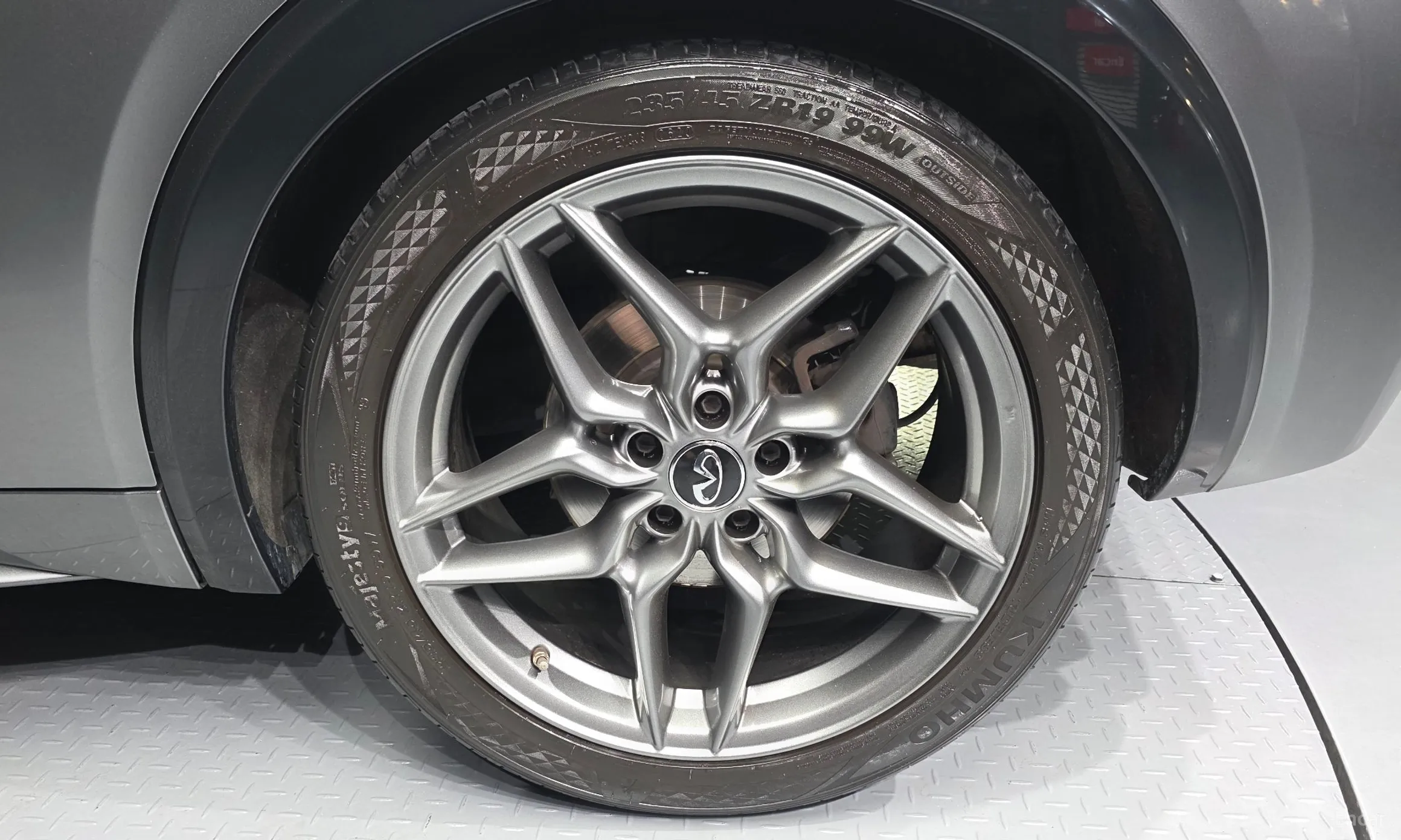 Infiniti Q30 превью 5