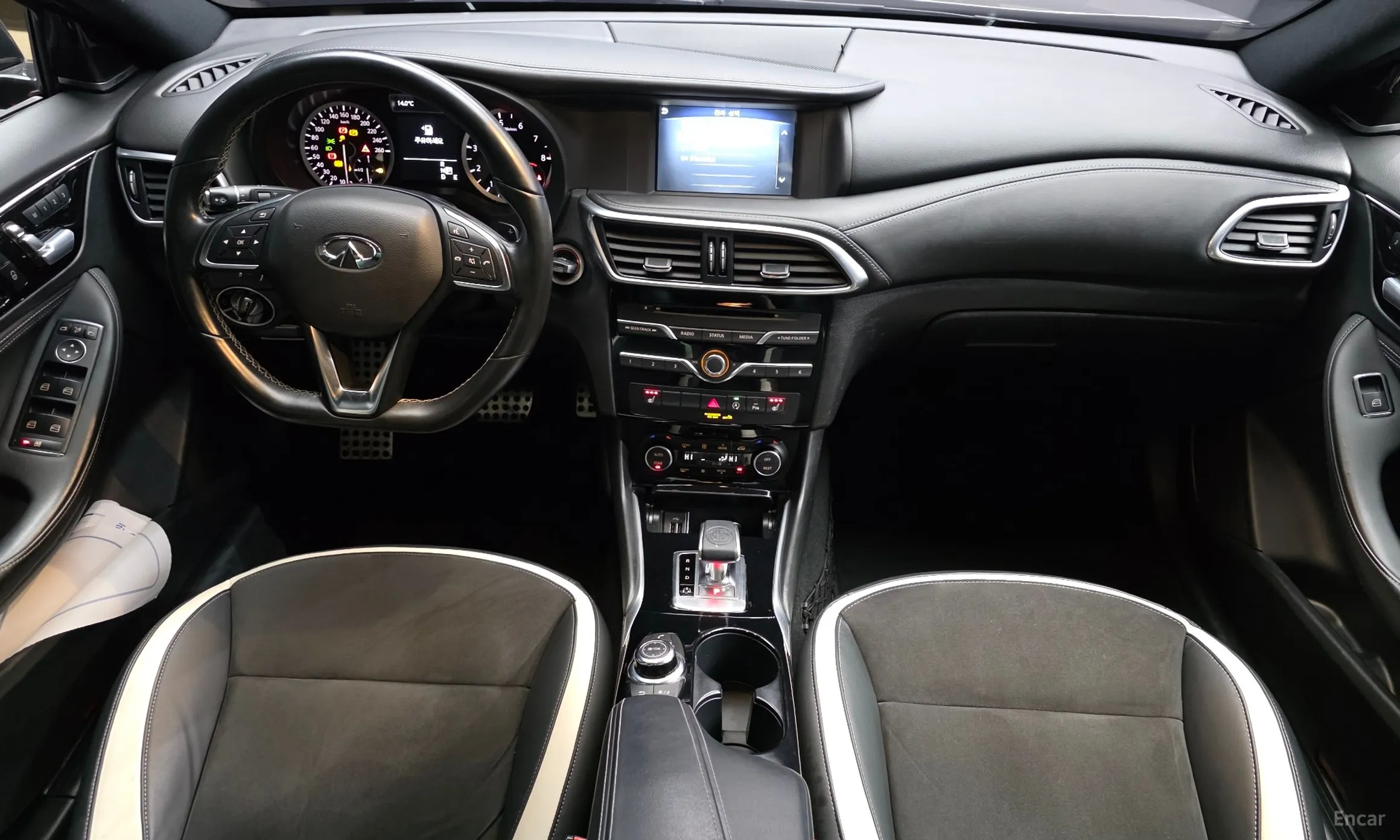 Infiniti Q30 превью 7