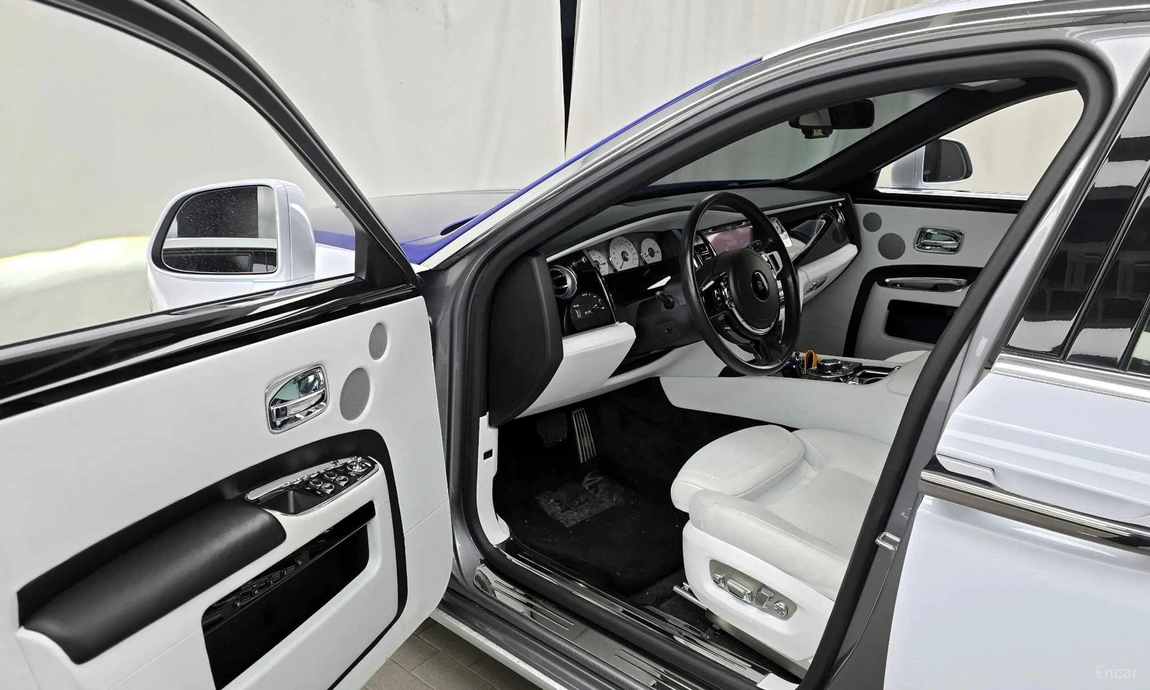 Rolls-Royce Ghost превью 10