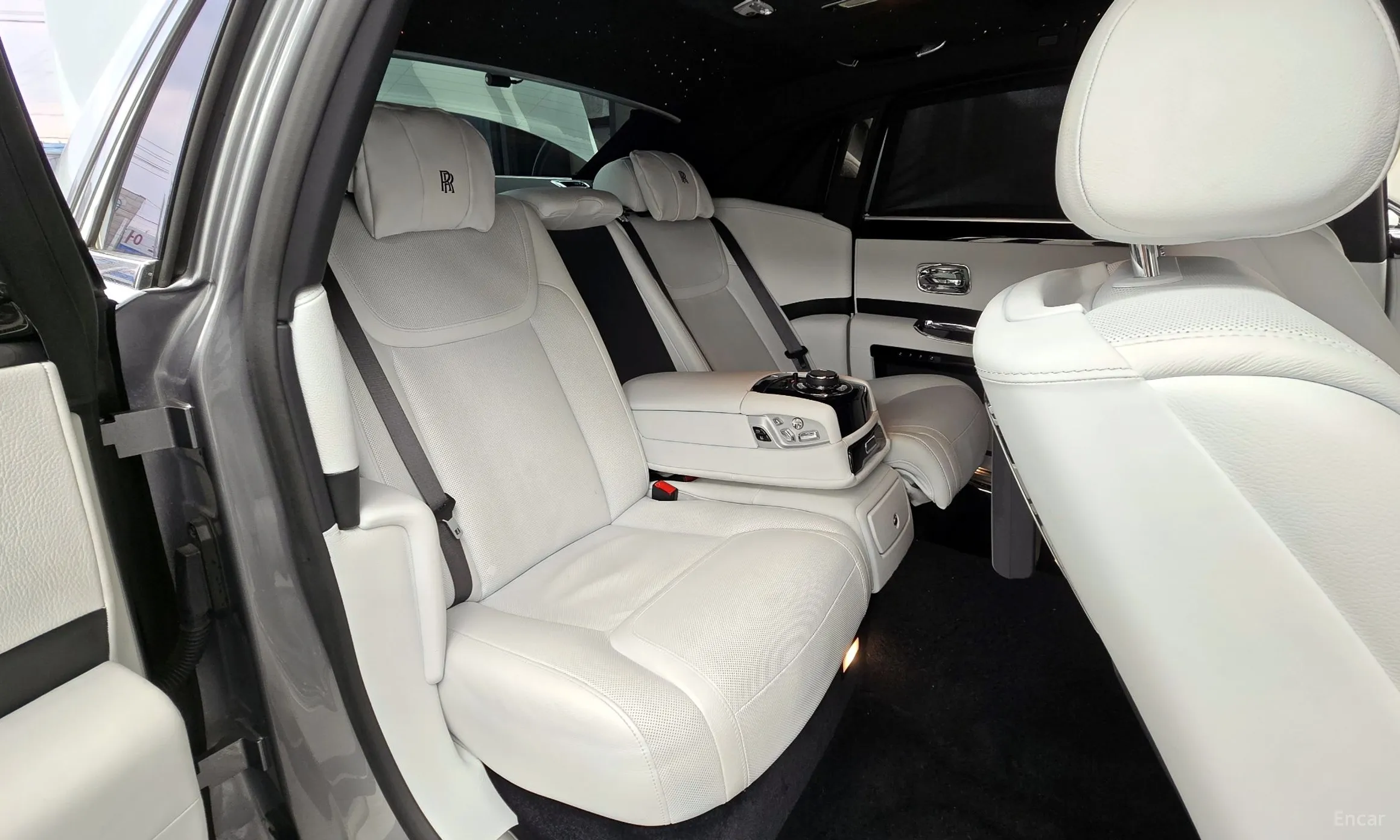 Rolls-Royce Ghost превью 12