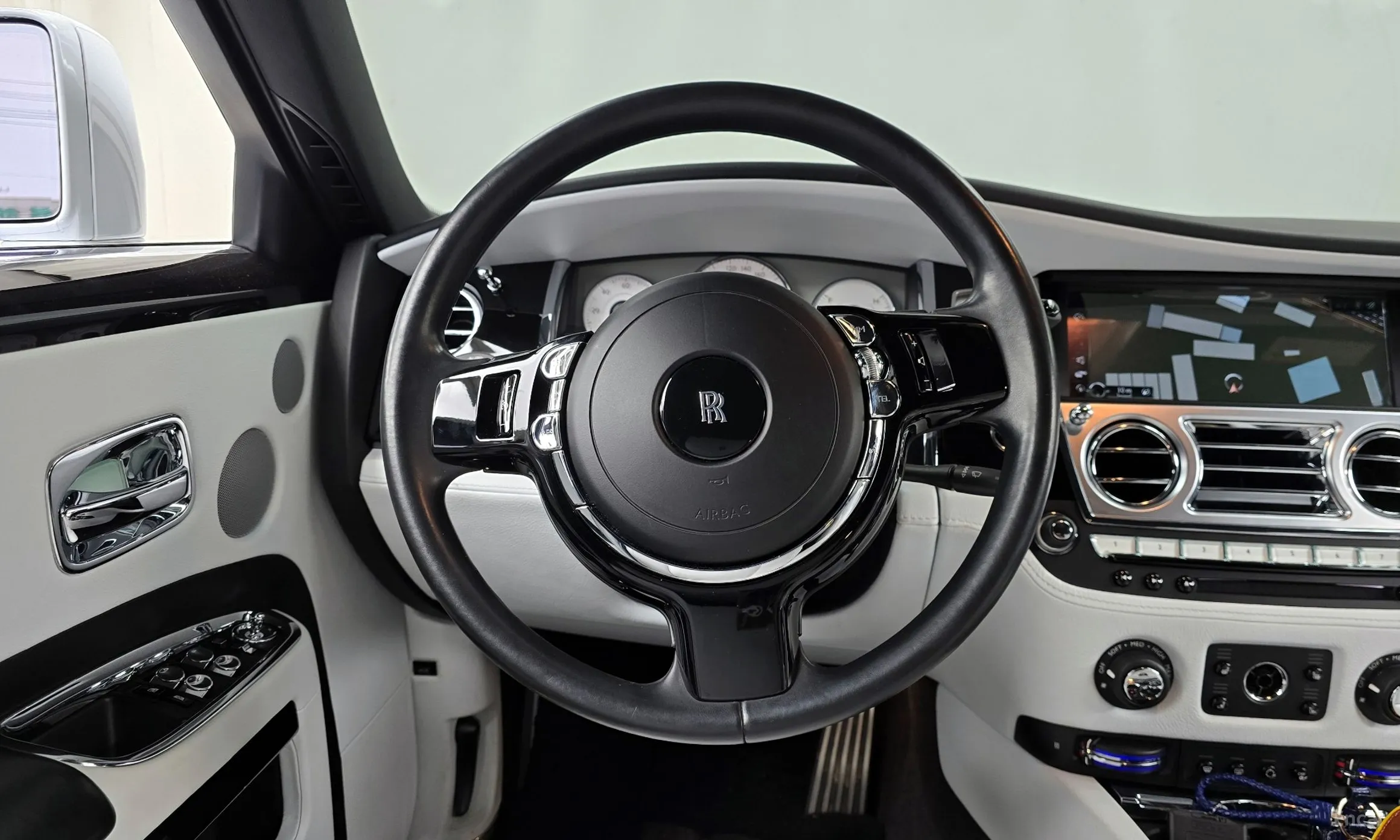 Rolls-Royce Ghost превью 13