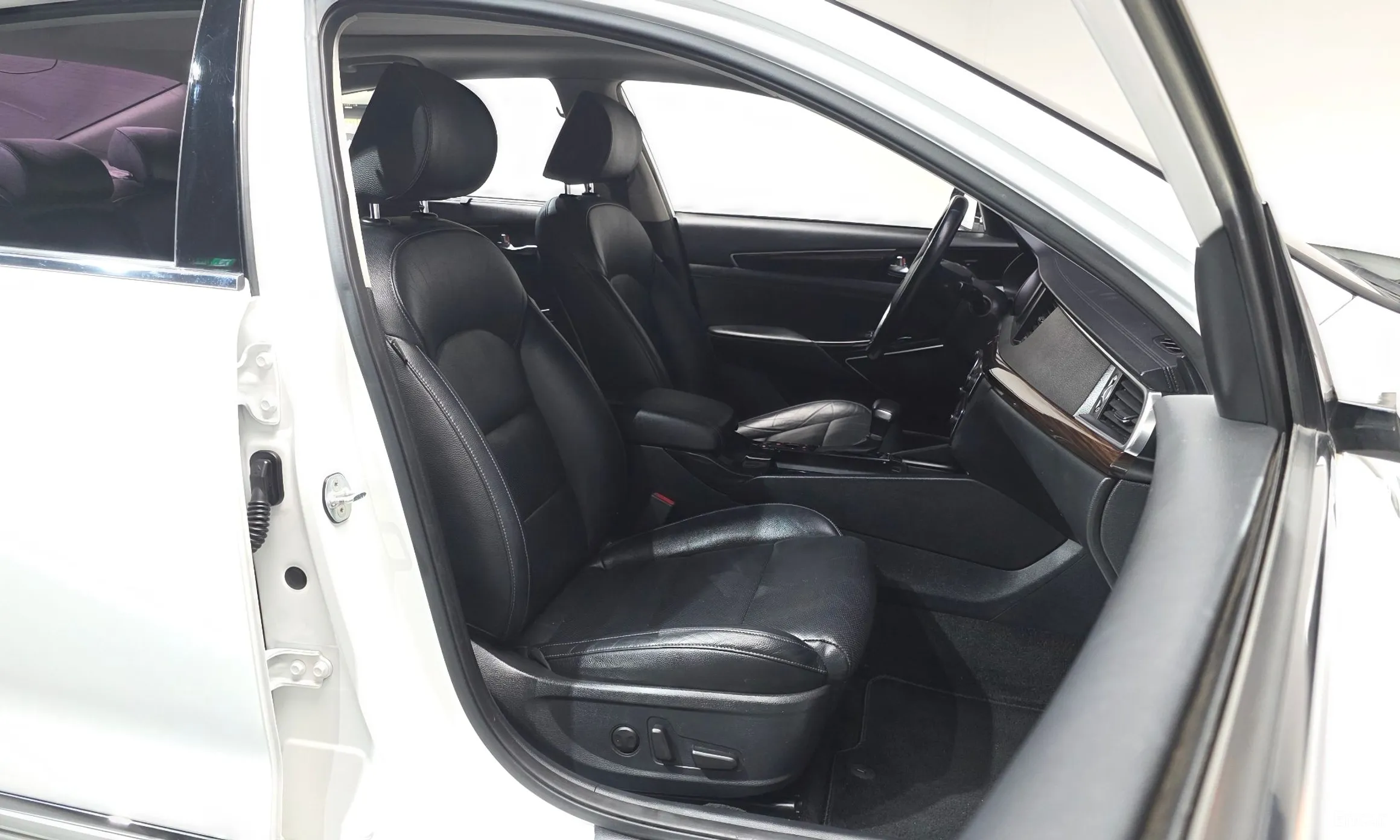 Kia K7 превью 10