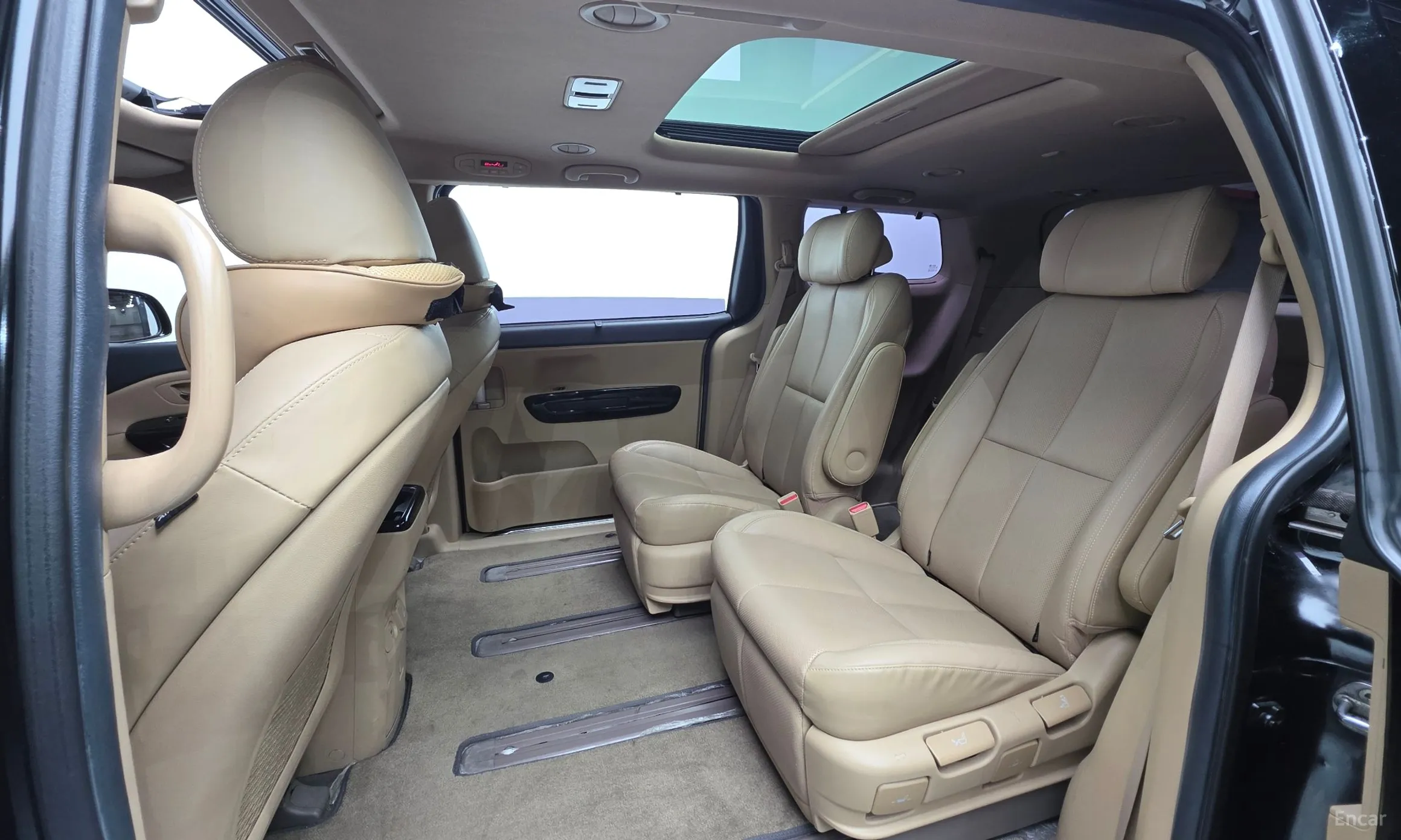 Kia Carnival превью 12
