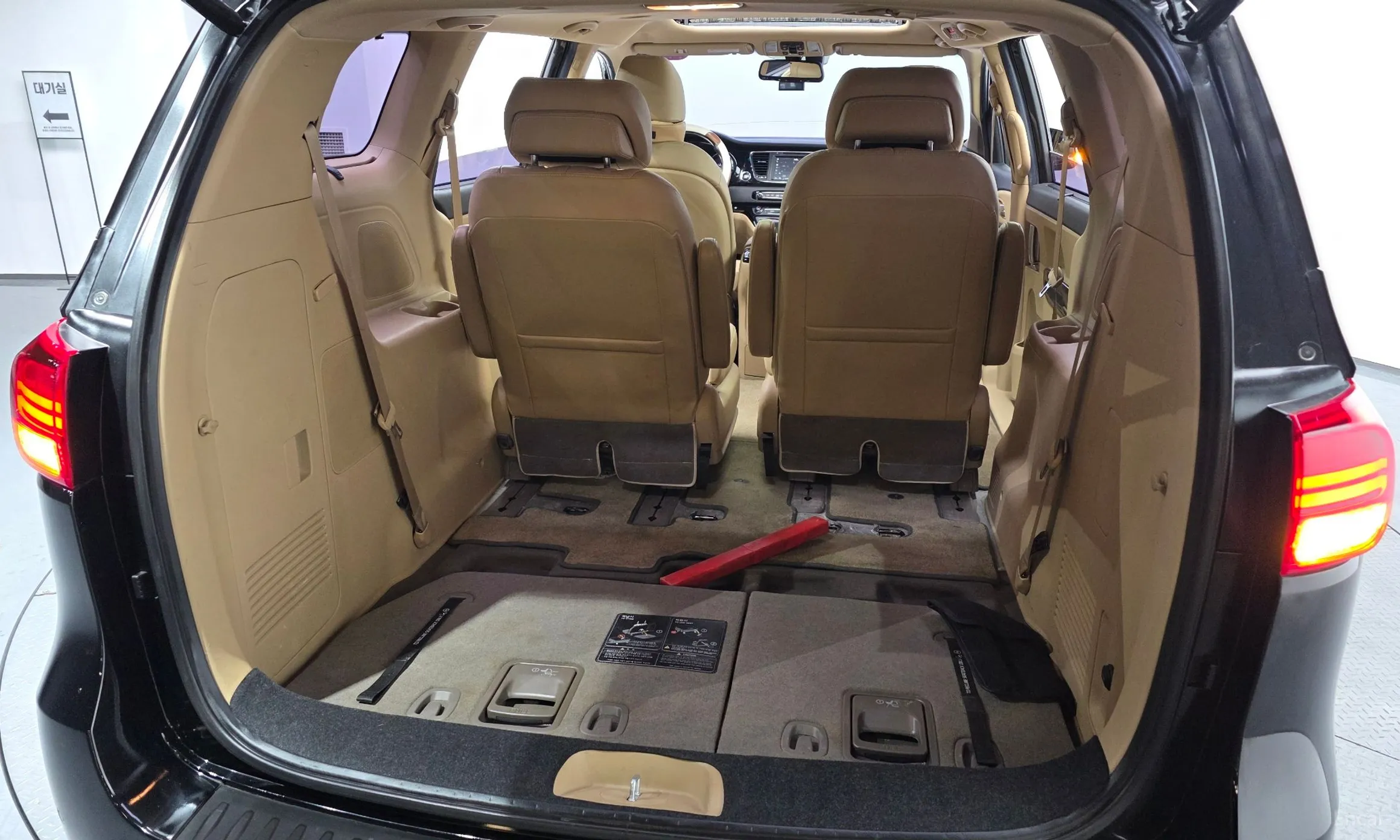 Kia Carnival превью 20