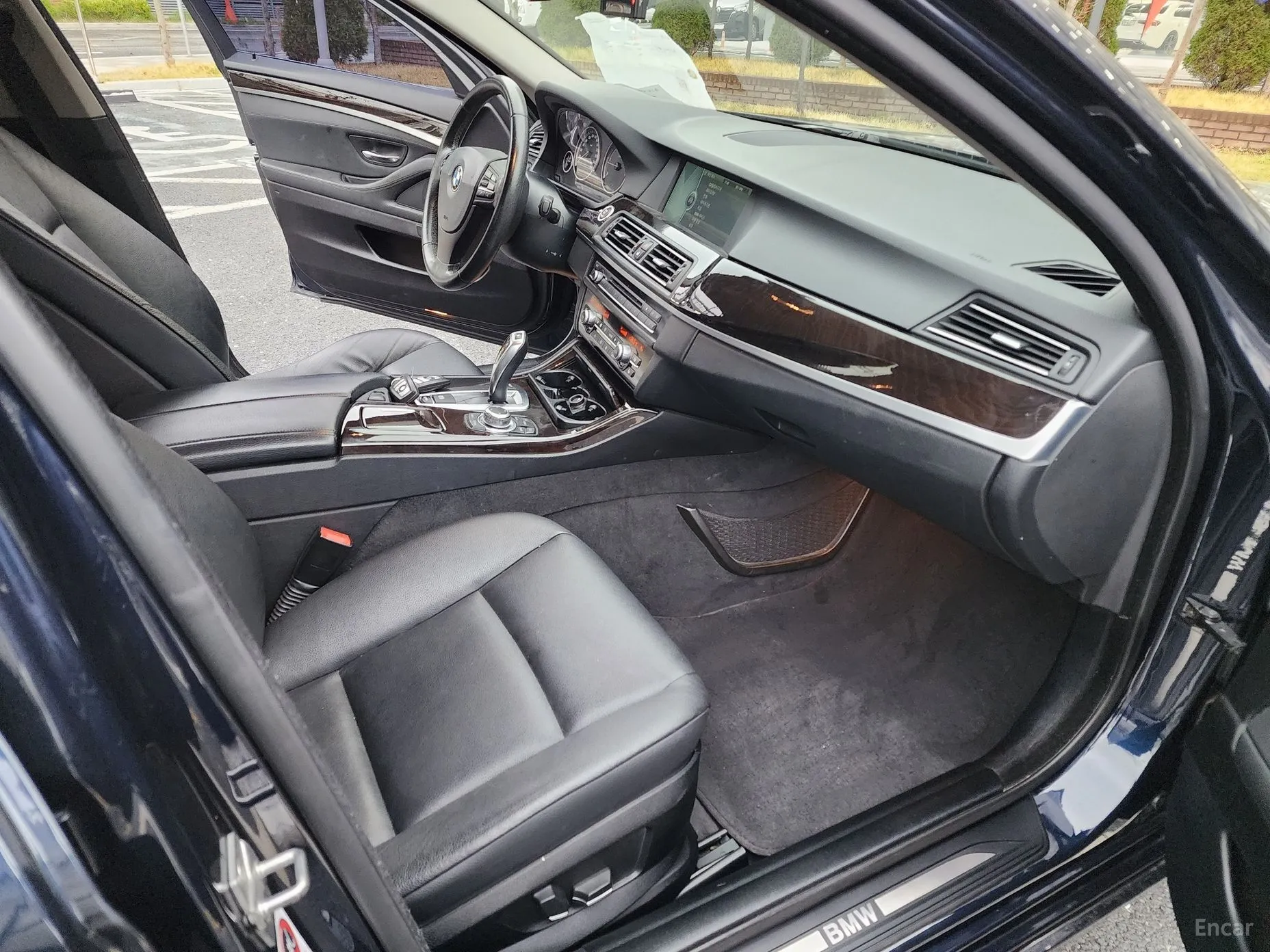 BMW 5 Series (F10) превью 13