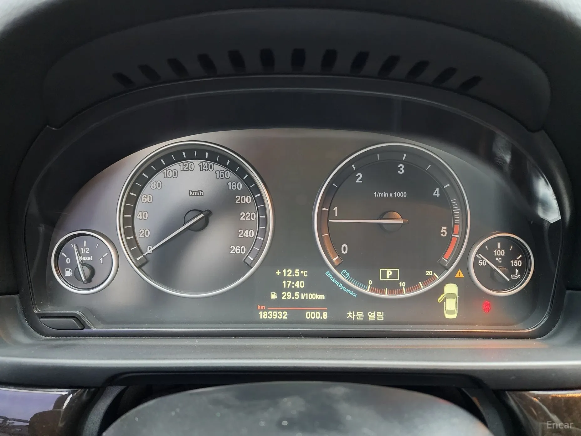 BMW 5 Series (F10) превью 14