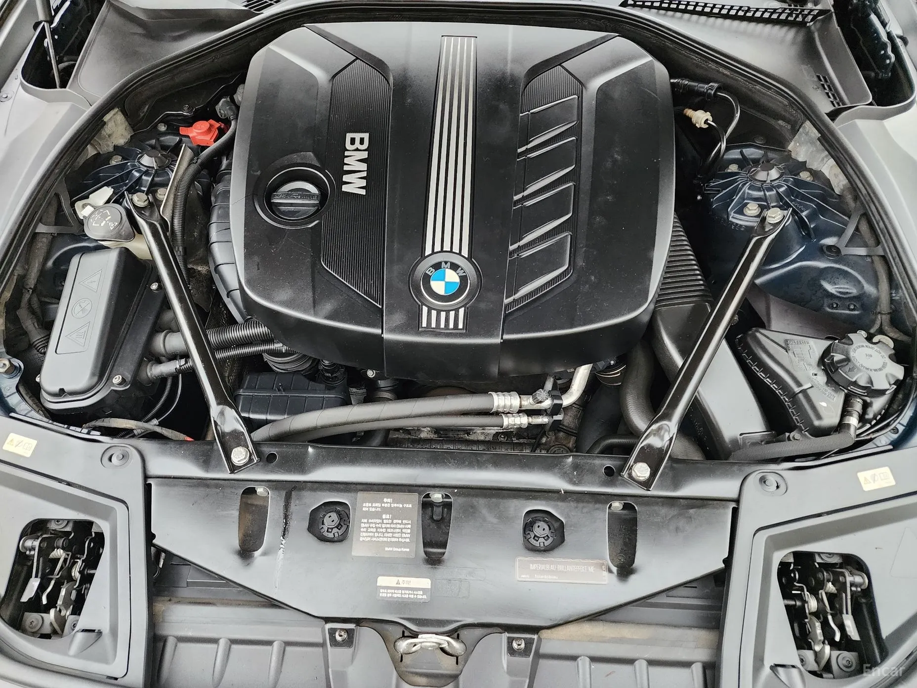 BMW 5 Series (F10) превью 16