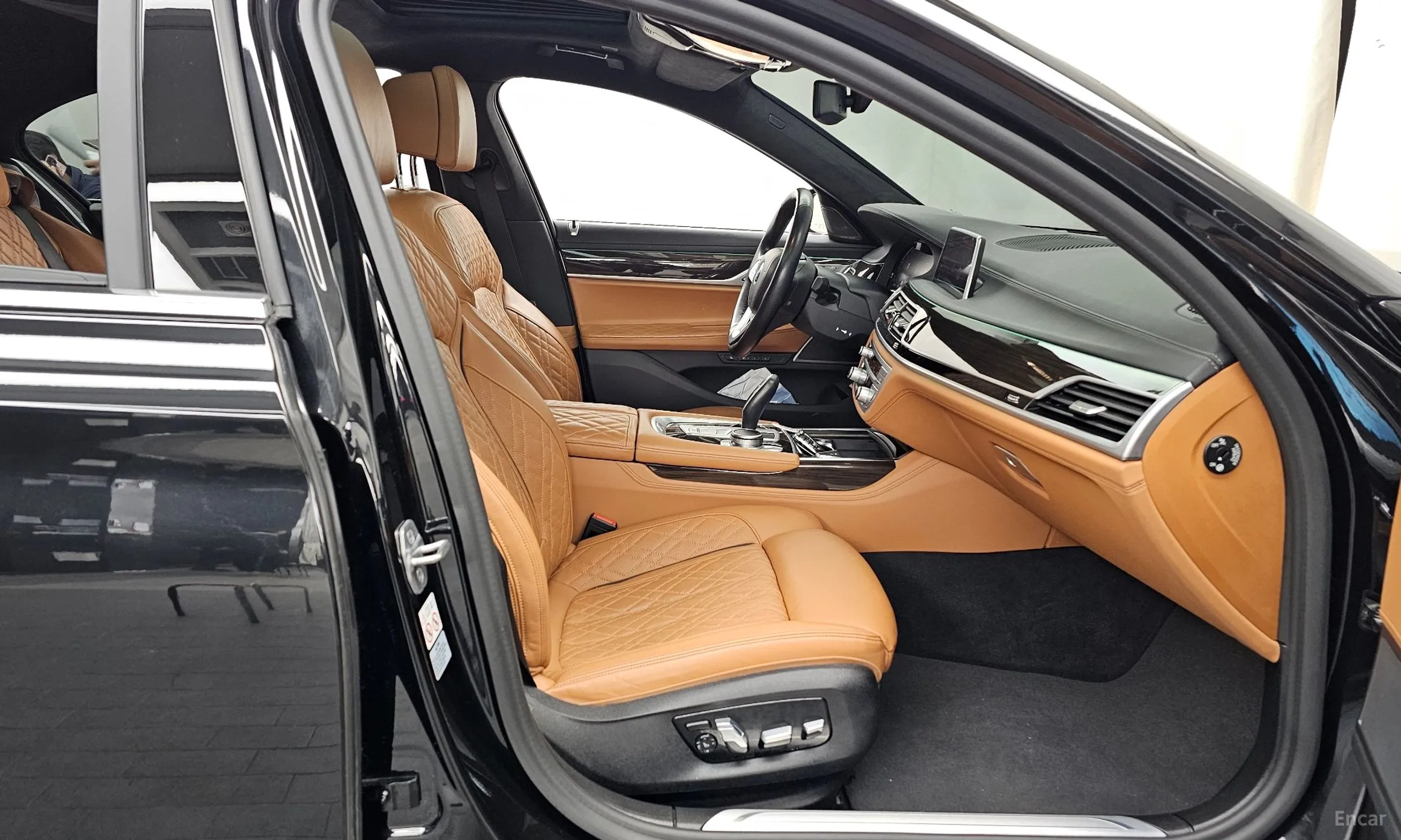BMW 7 Series (G11) превью 11