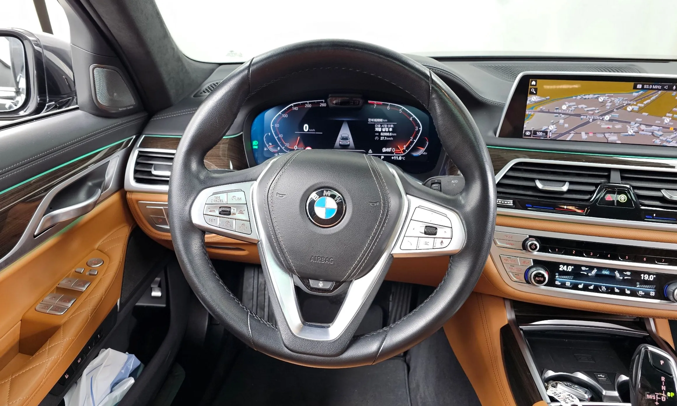 BMW 7 Series (G11) превью 13