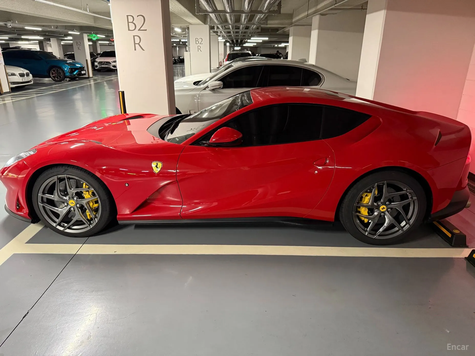 Ferrari 812 Superfast превью 4