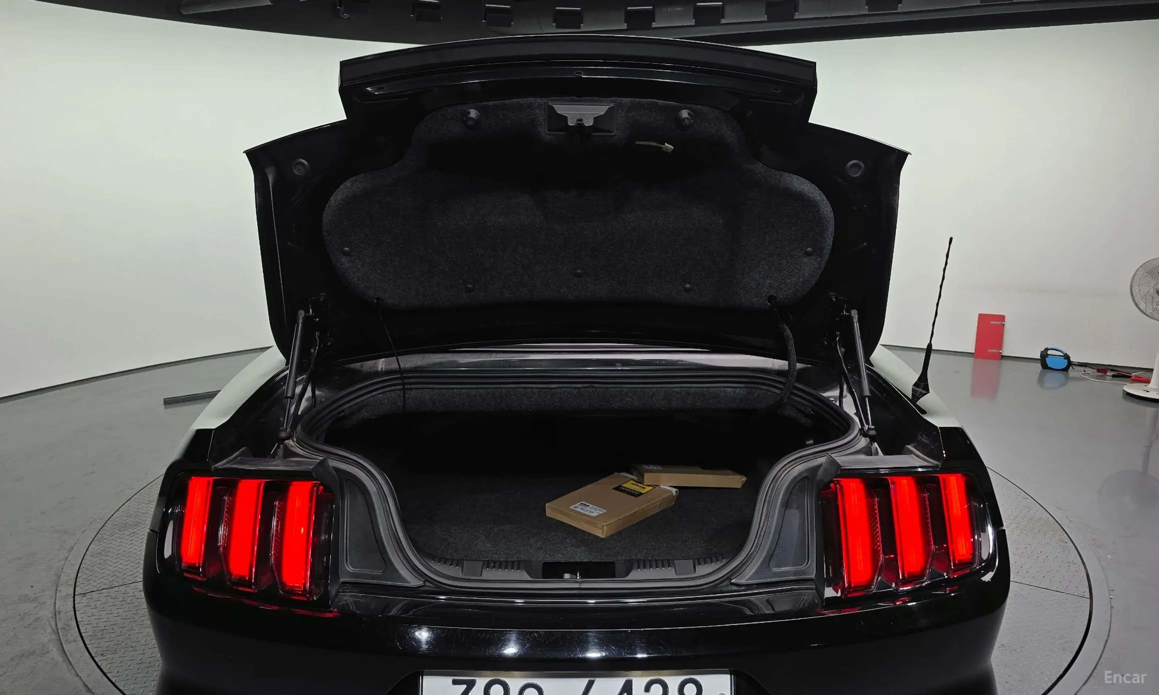 Ford Mustang превью 20