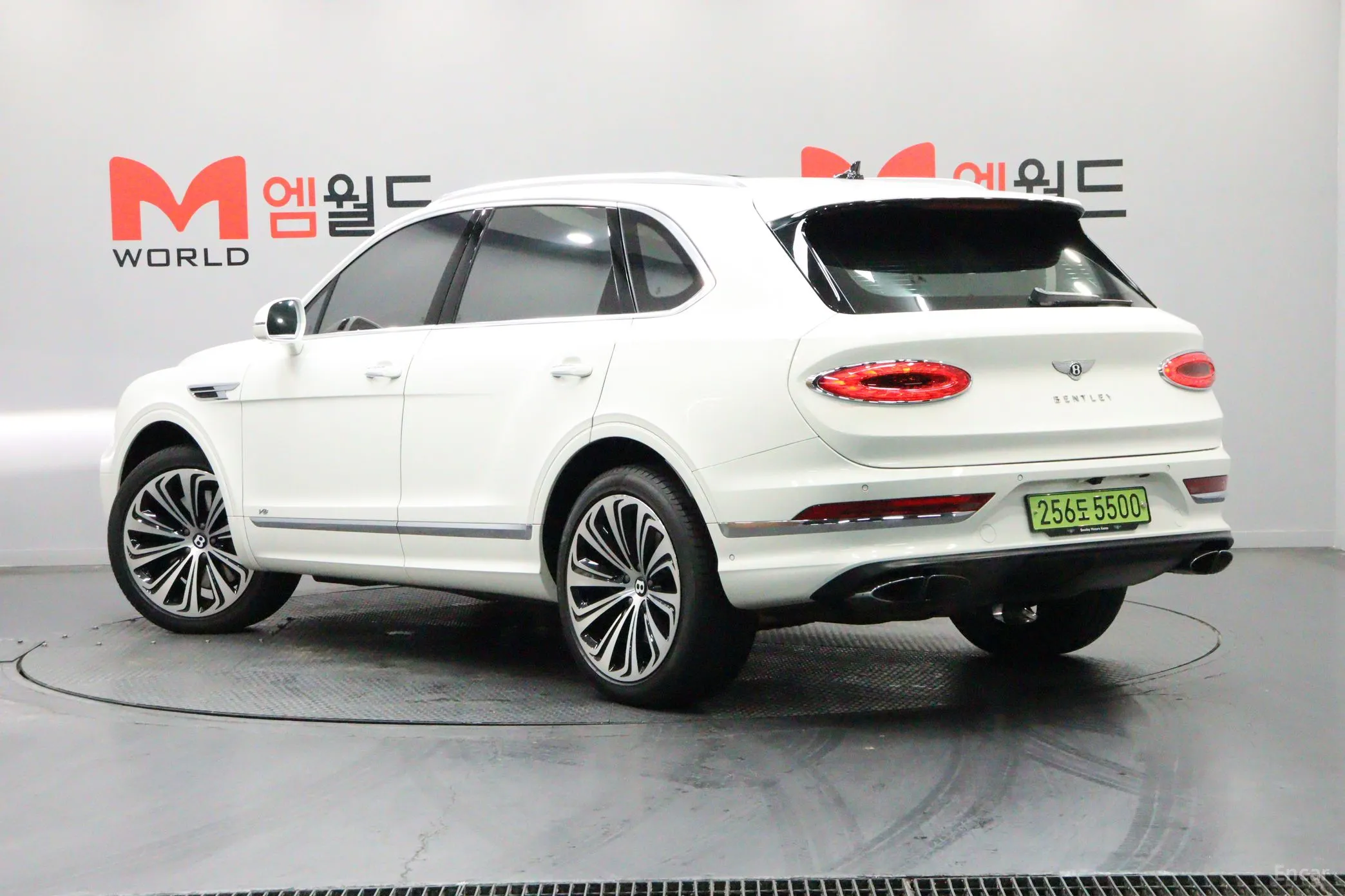 Bentley Bentayga превью 4