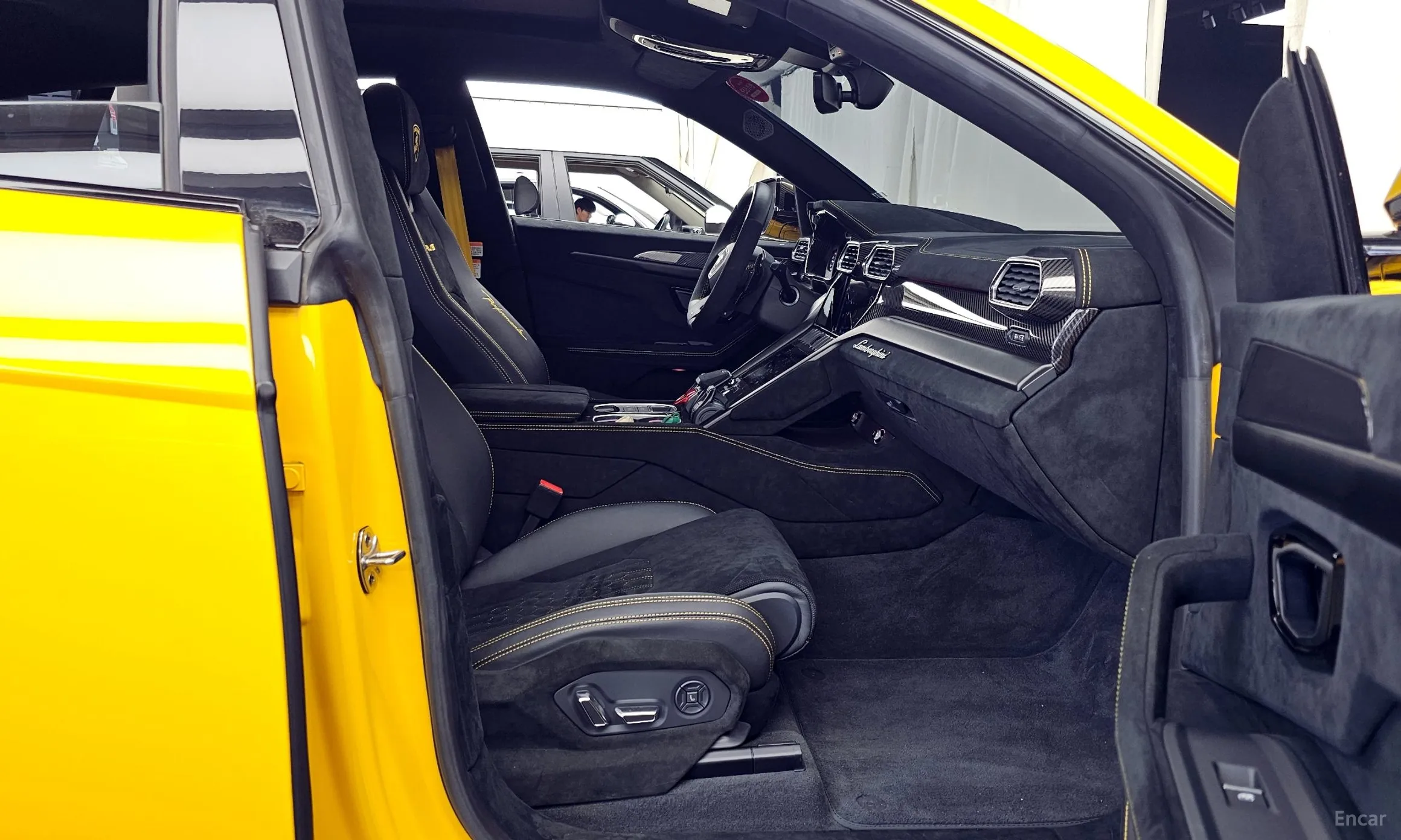Lamborghini Urus превью 11