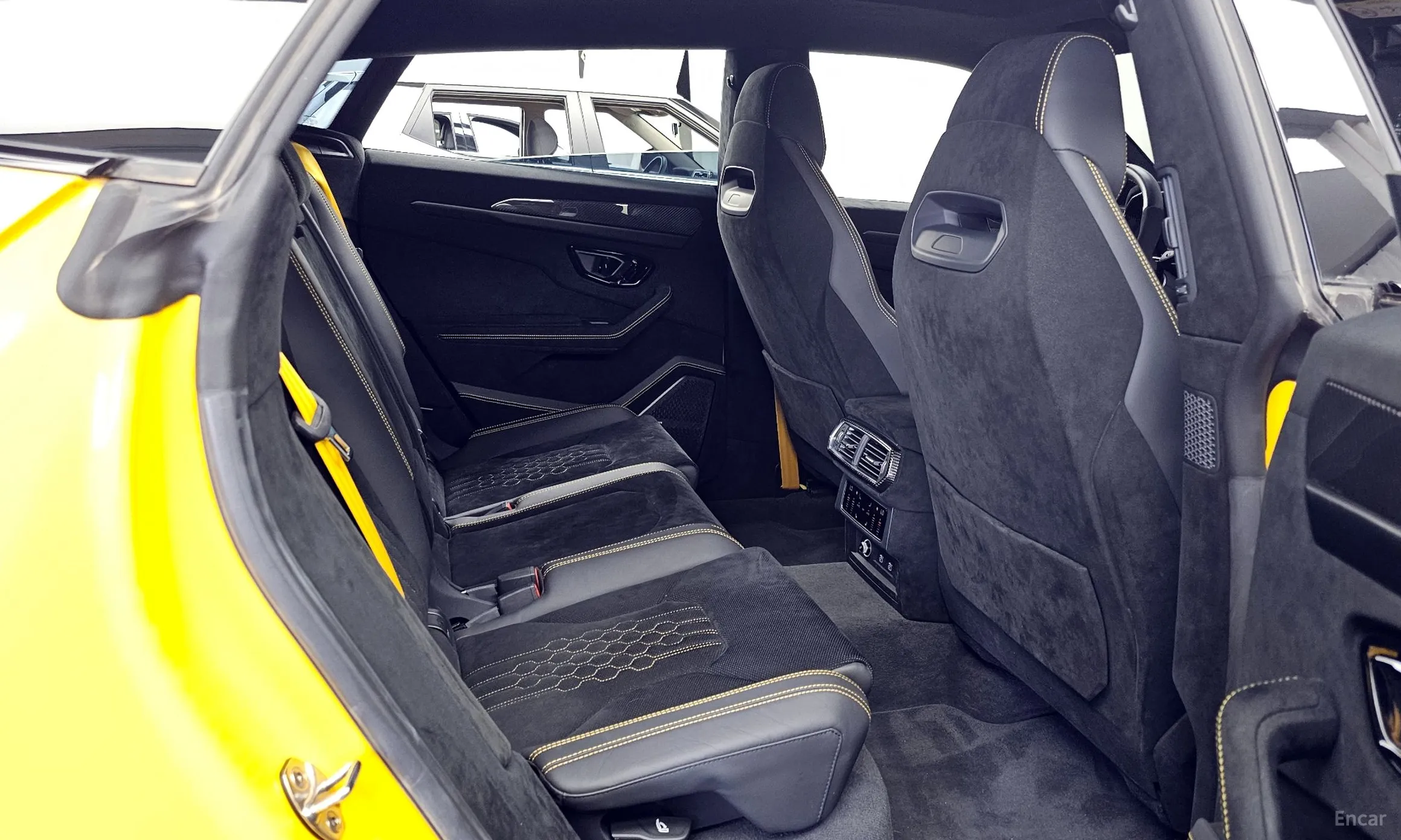 Lamborghini Urus превью 12